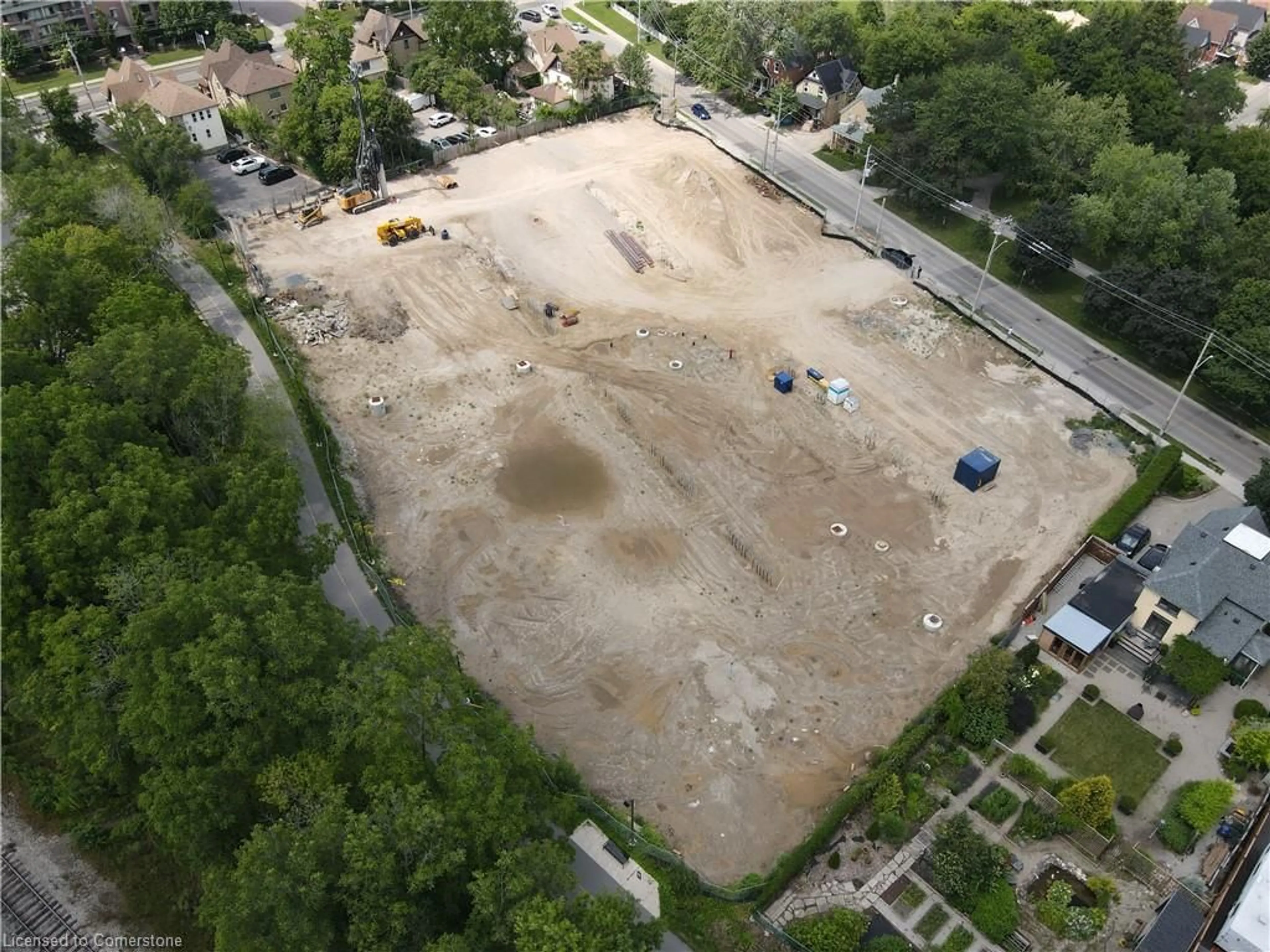 A pic from outside/outdoor area/front of a property/back of a property/a pic from drone, building for 31 Mill St #25, Kitchener Ontario N2G 2Y2