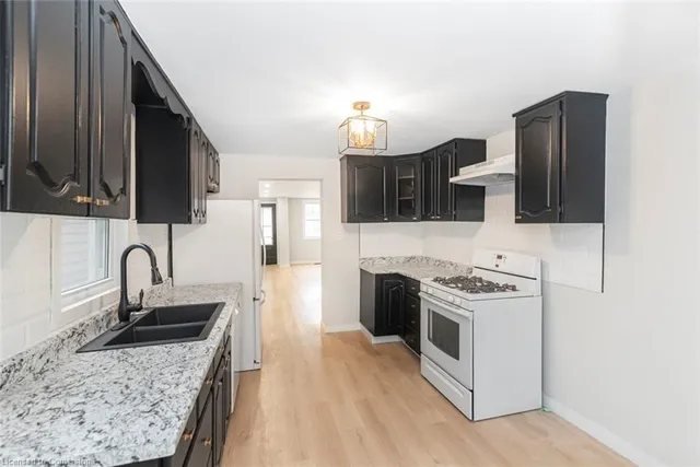 Additional property image - 583 John Street St