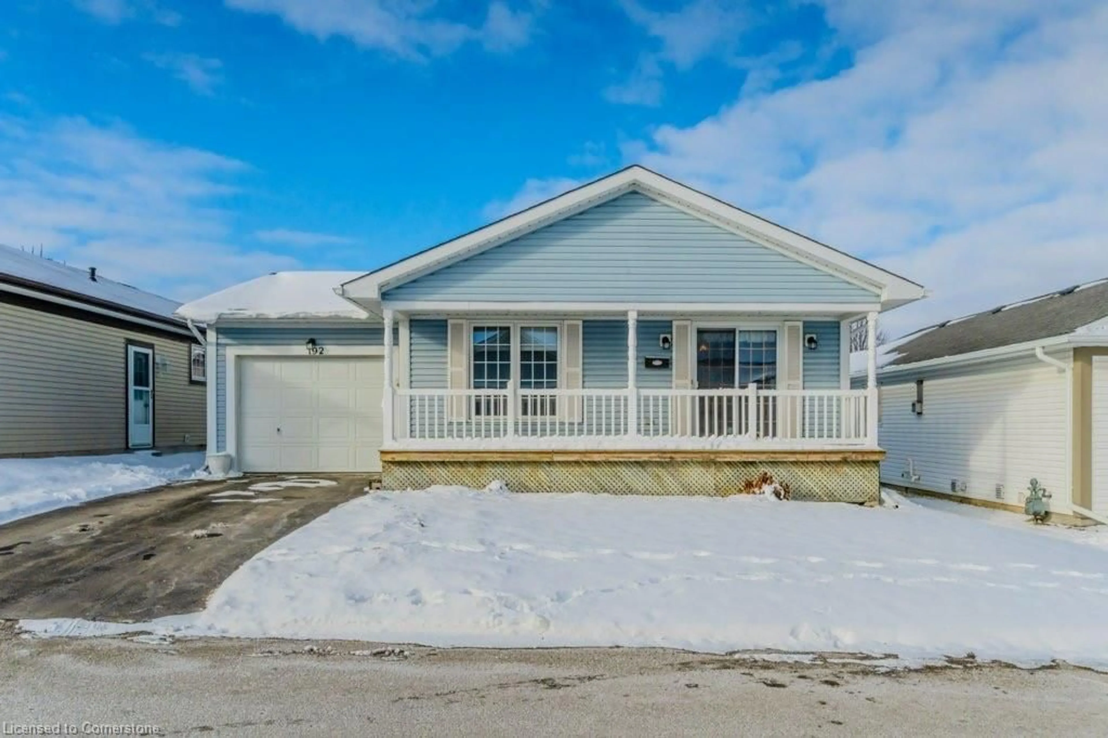 Home with vinyl exterior material, street for 192 Wesley Cres, Waterloo Ontario N2J 4G8