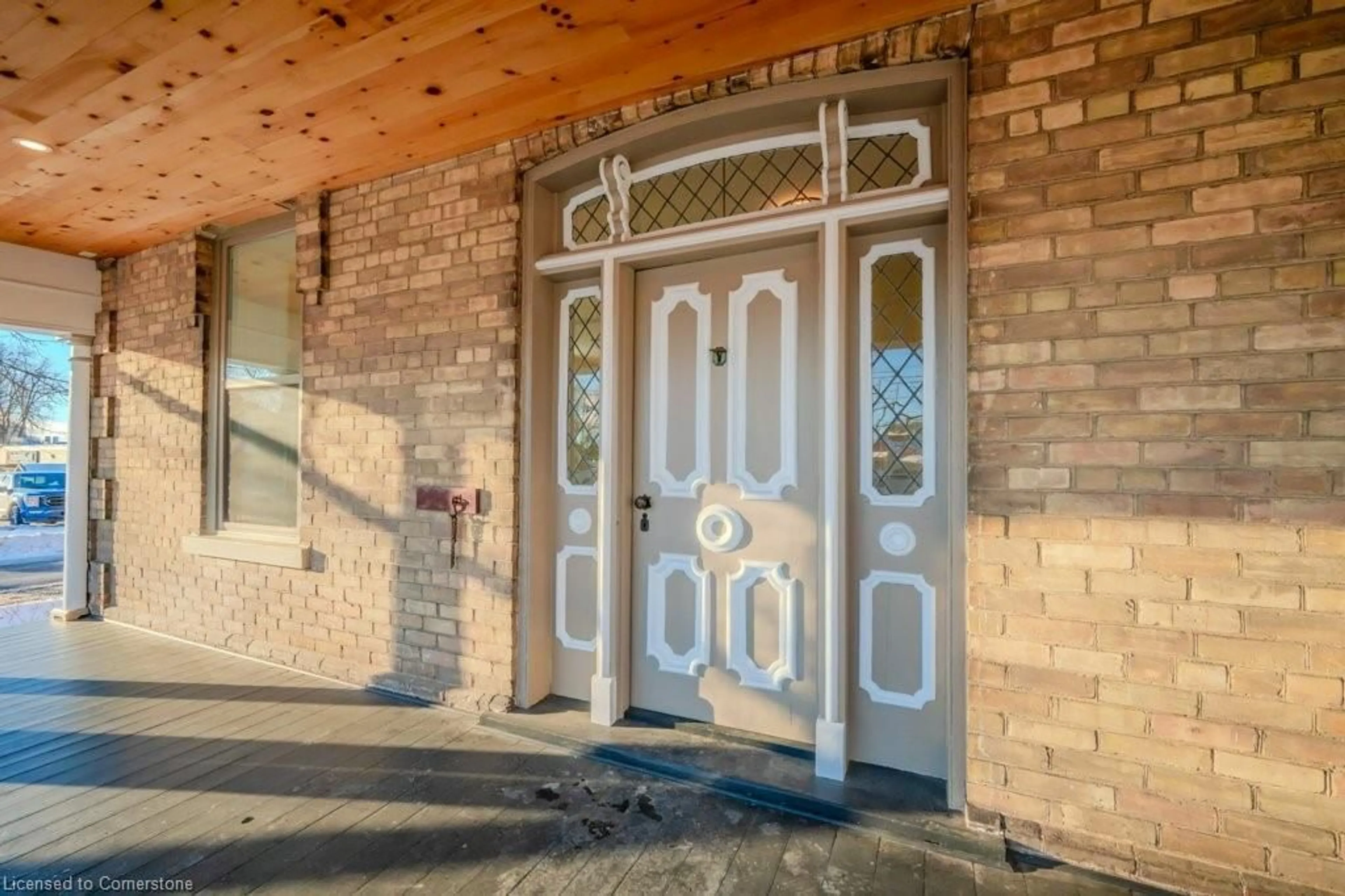 Indoor entryway for 44 Hope St, Tavistock Ontario N0B 2R0