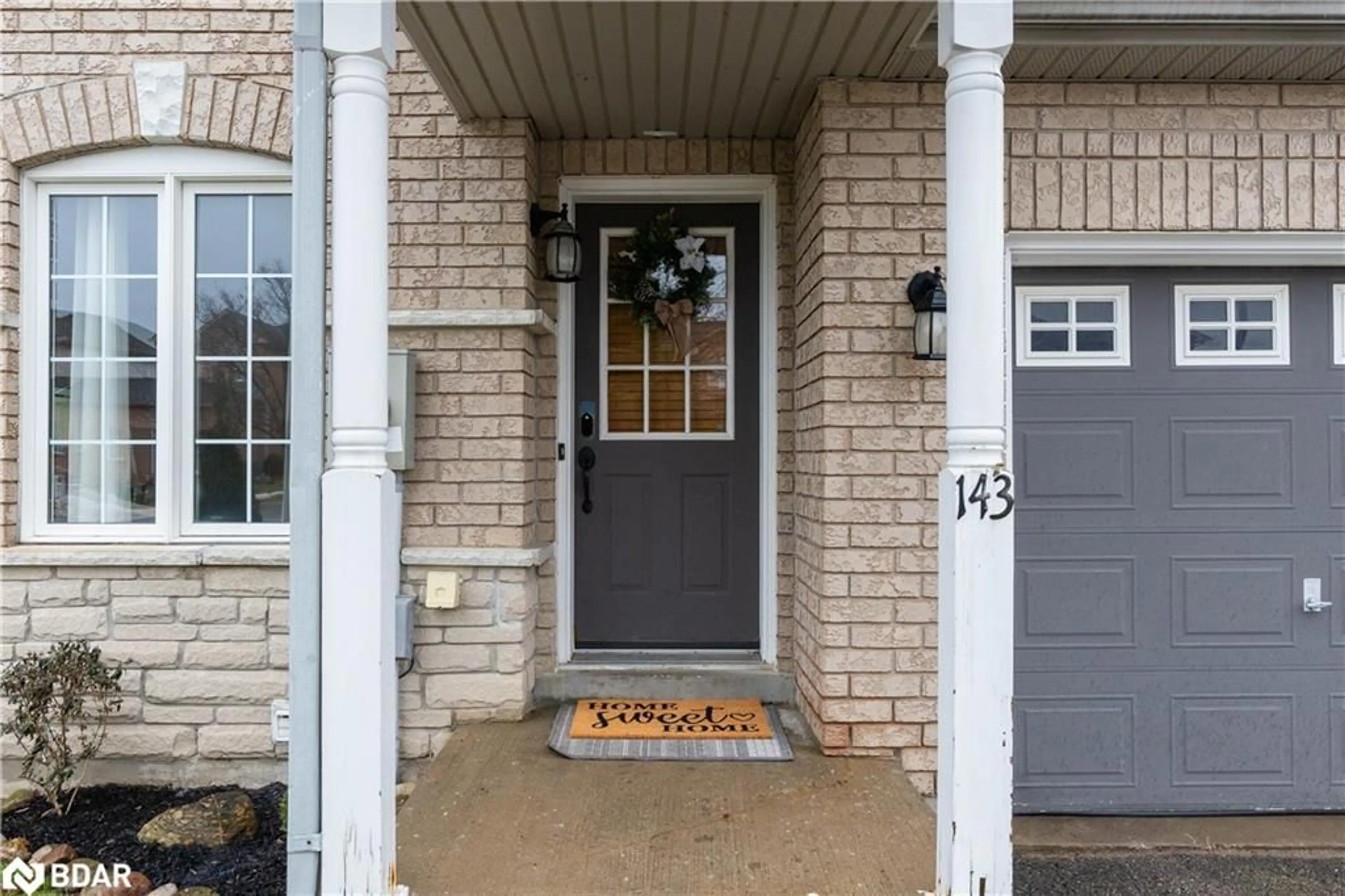 Indoor entryway for 143 Sproule Dr, Barrie Ontario L4N 0R4