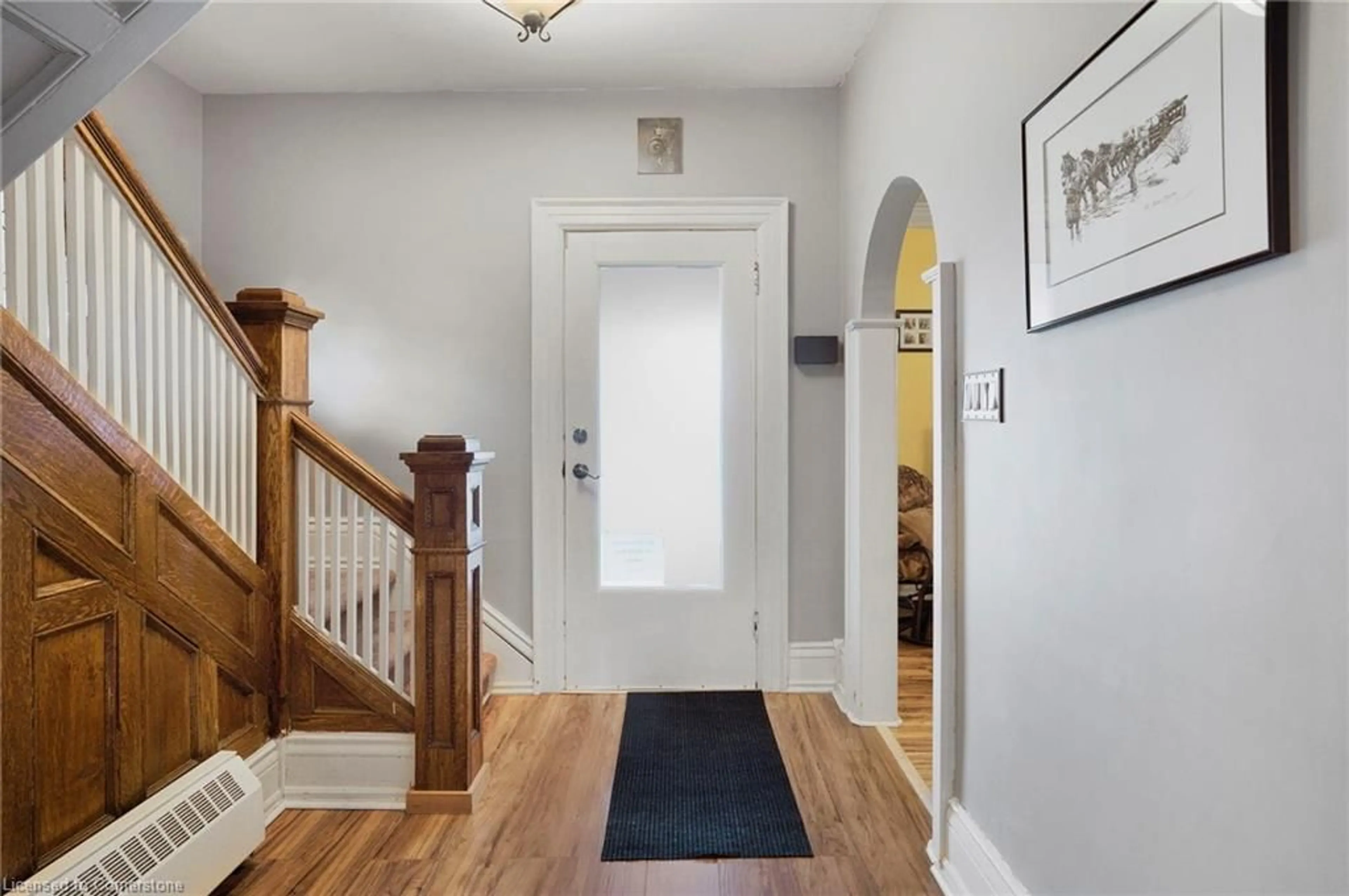 Indoor entryway for 66 King St, Haldimand Ontario N0A 1H0