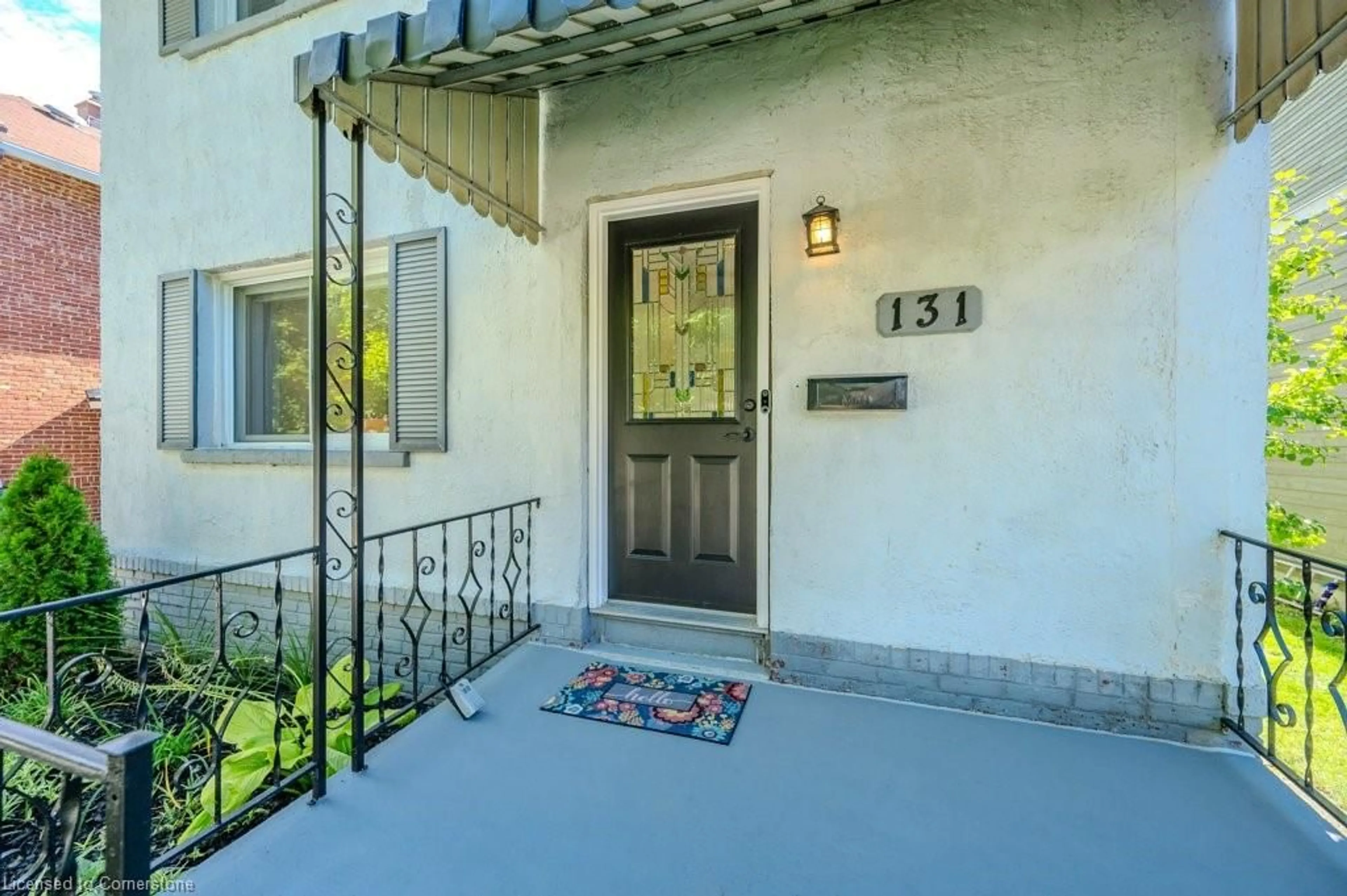 Indoor entryway for 131 Wood St, Kitchener Ontario N2G 2H9