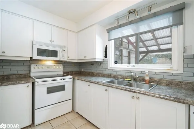 Additional property image - 15 Oakington Pl