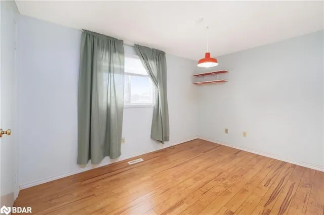 Additional property image - 15 Oakington Pl