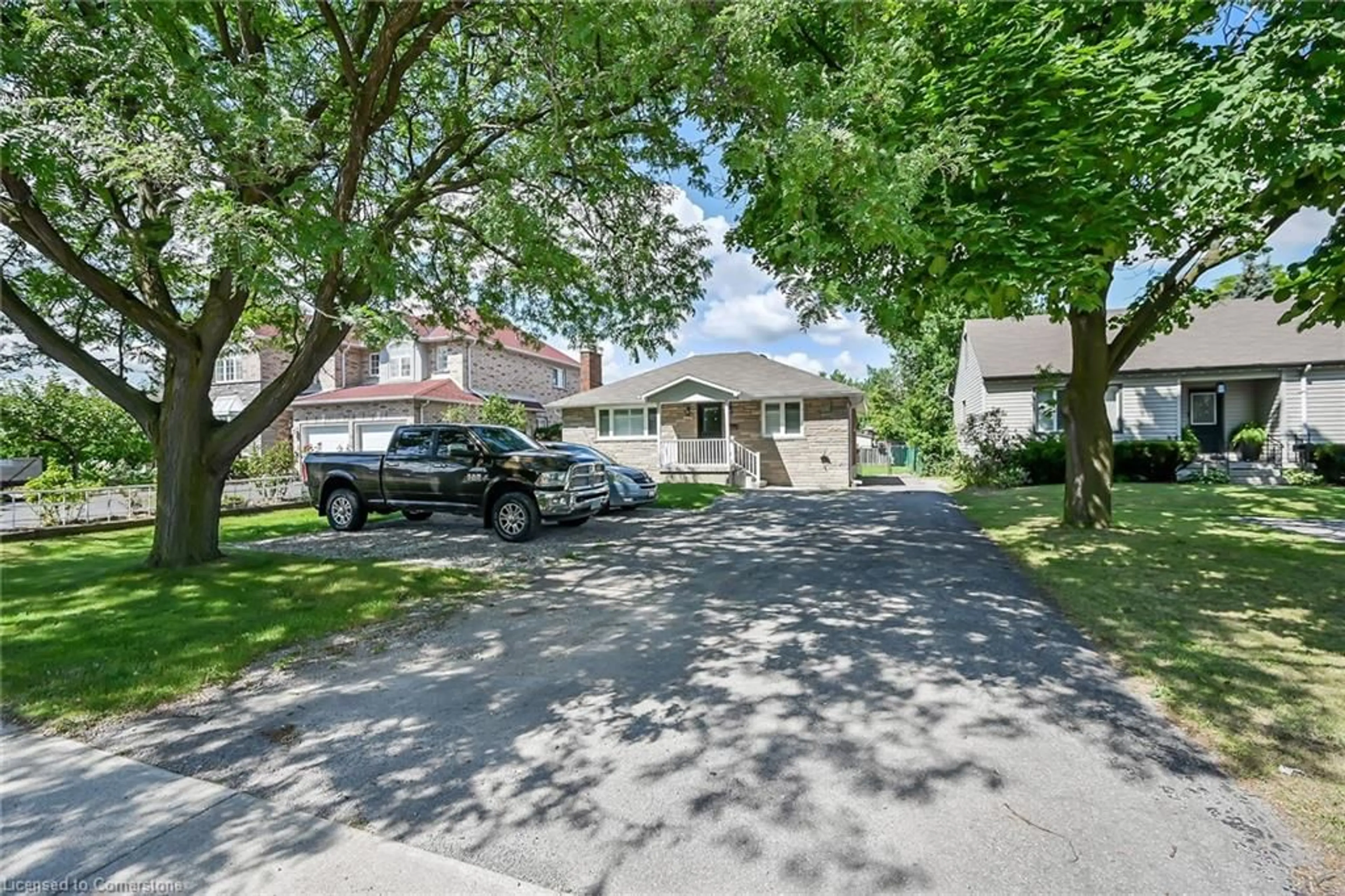 A pic from outside/outdoor area/front of a property/back of a property/a pic from drone, street for 221 Gray Rd, Stoney Creek Ontario L8E 2T9