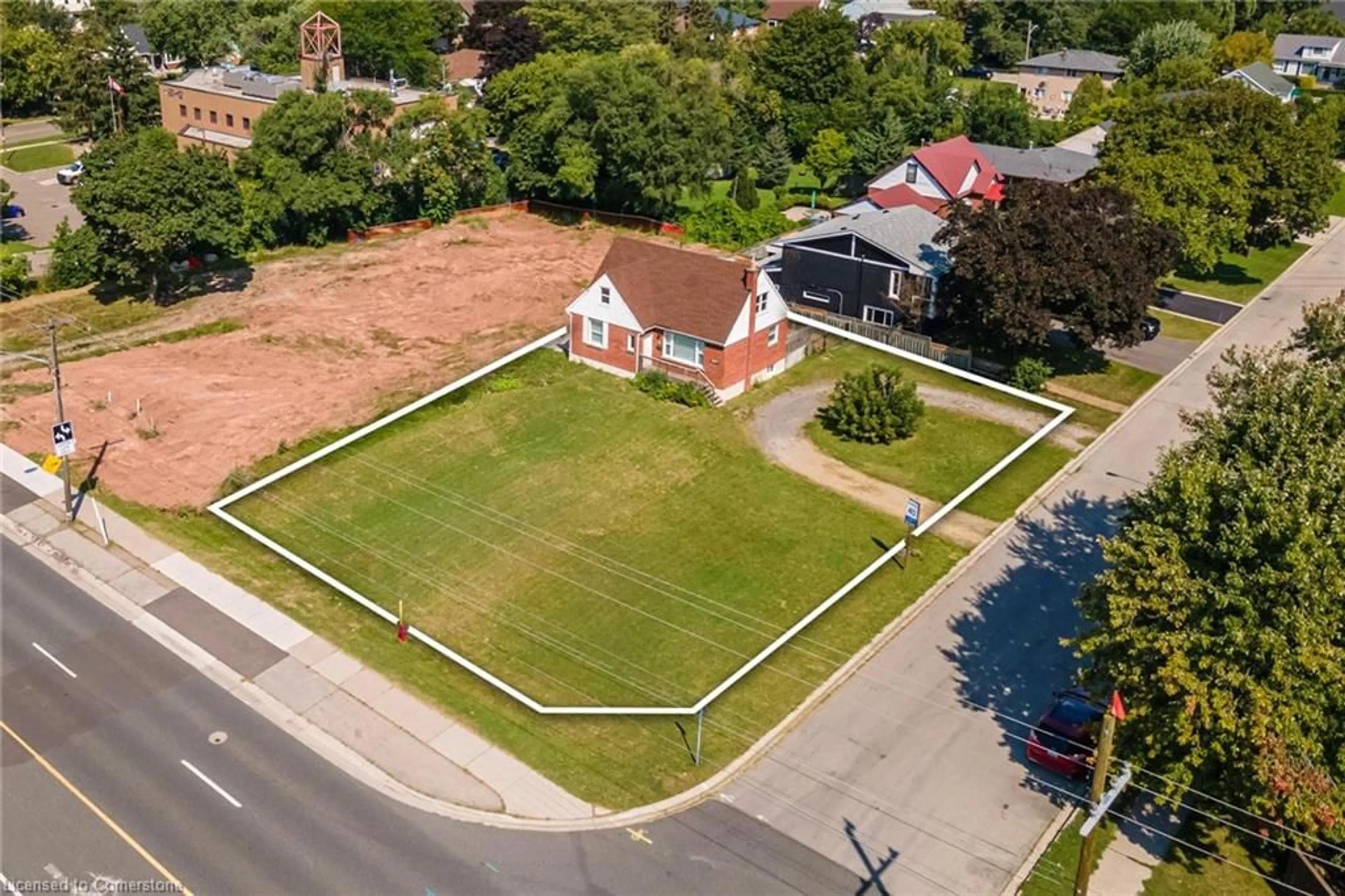 A pic from outside/outdoor area/front of a property/back of a property/a pic from drone, street for 209 Highway 8, Stoney Creek Ontario L8G 1C6