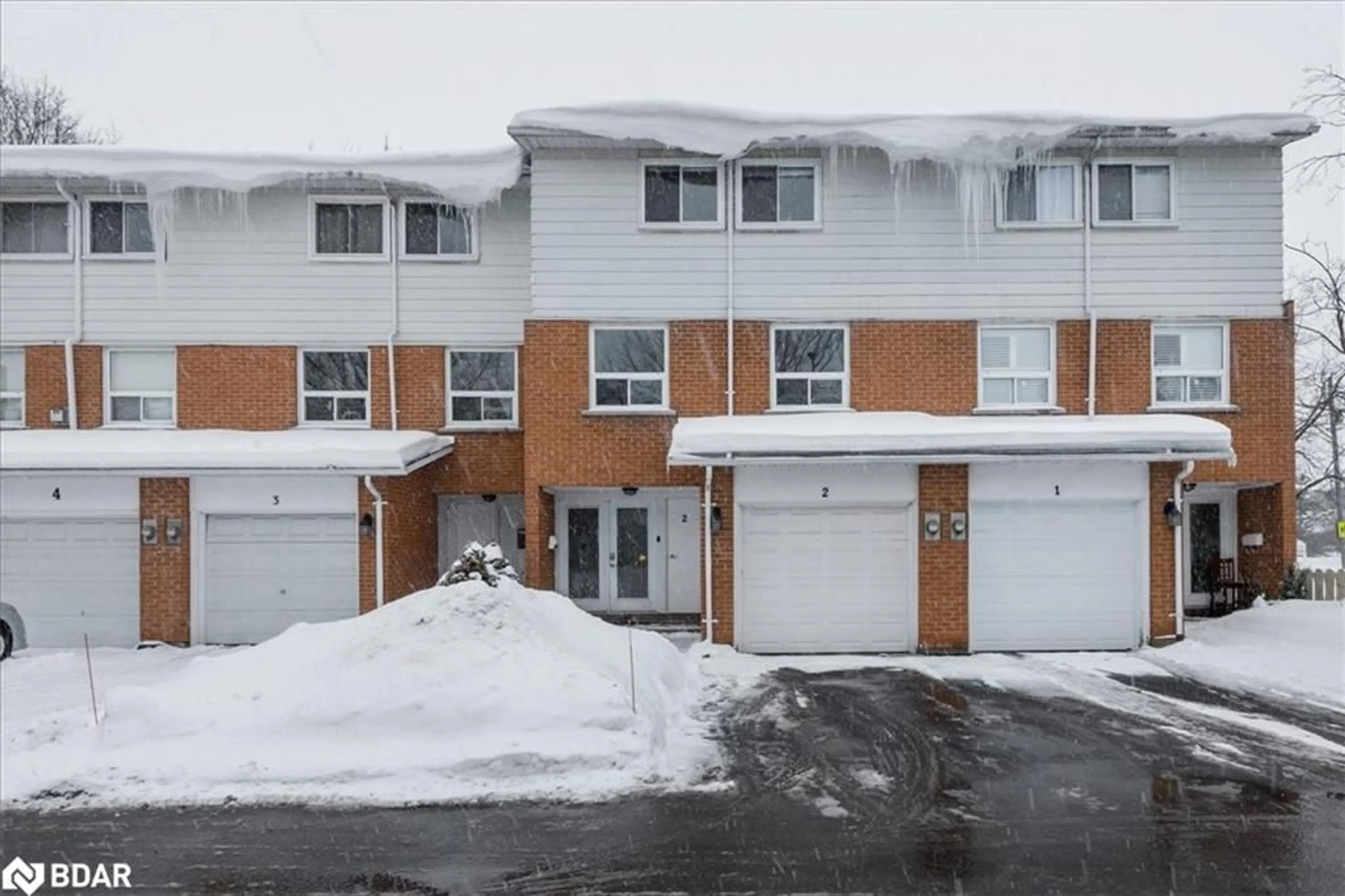 A pic from outside/outdoor area/front of a property/back of a property/a pic from drone, street for 235 Steel St #2, Barrie Ontario L4M 2H1