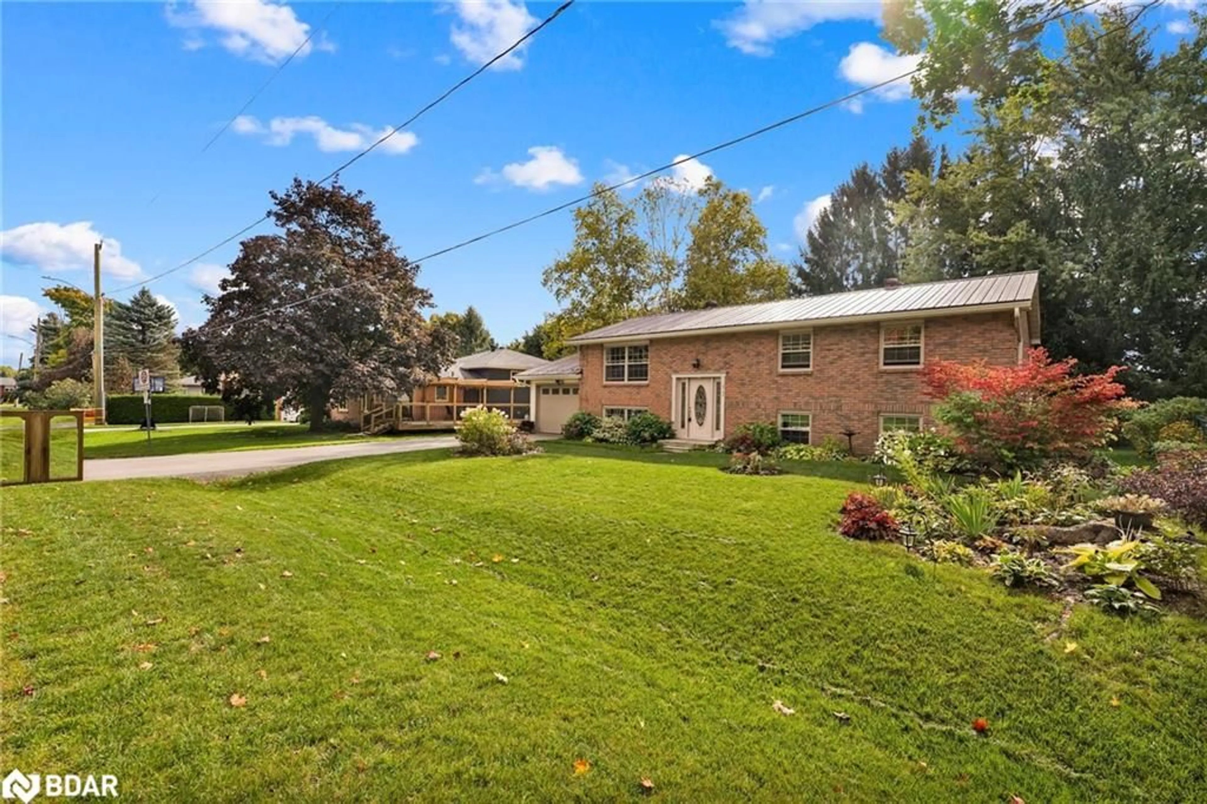 A pic from outside/outdoor area/front of a property/back of a property/a pic from drone, street for 13 Jardine Cres, Creemore Ontario L0M 1G0