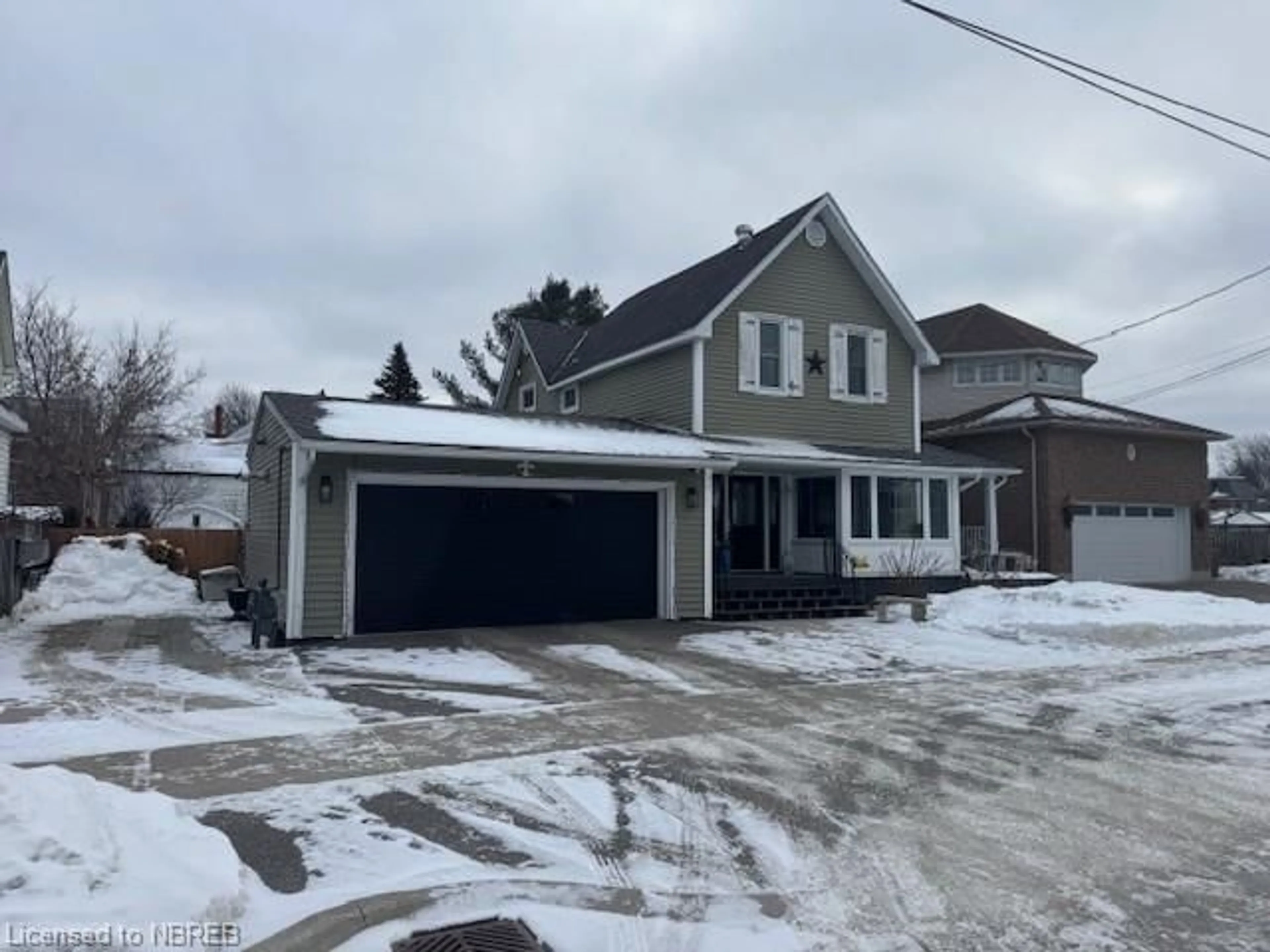 A pic from outside/outdoor area/front of a property/back of a property/a pic from drone, street for 112 Holditch St, Sturgeon Falls Ontario P2B 1S2