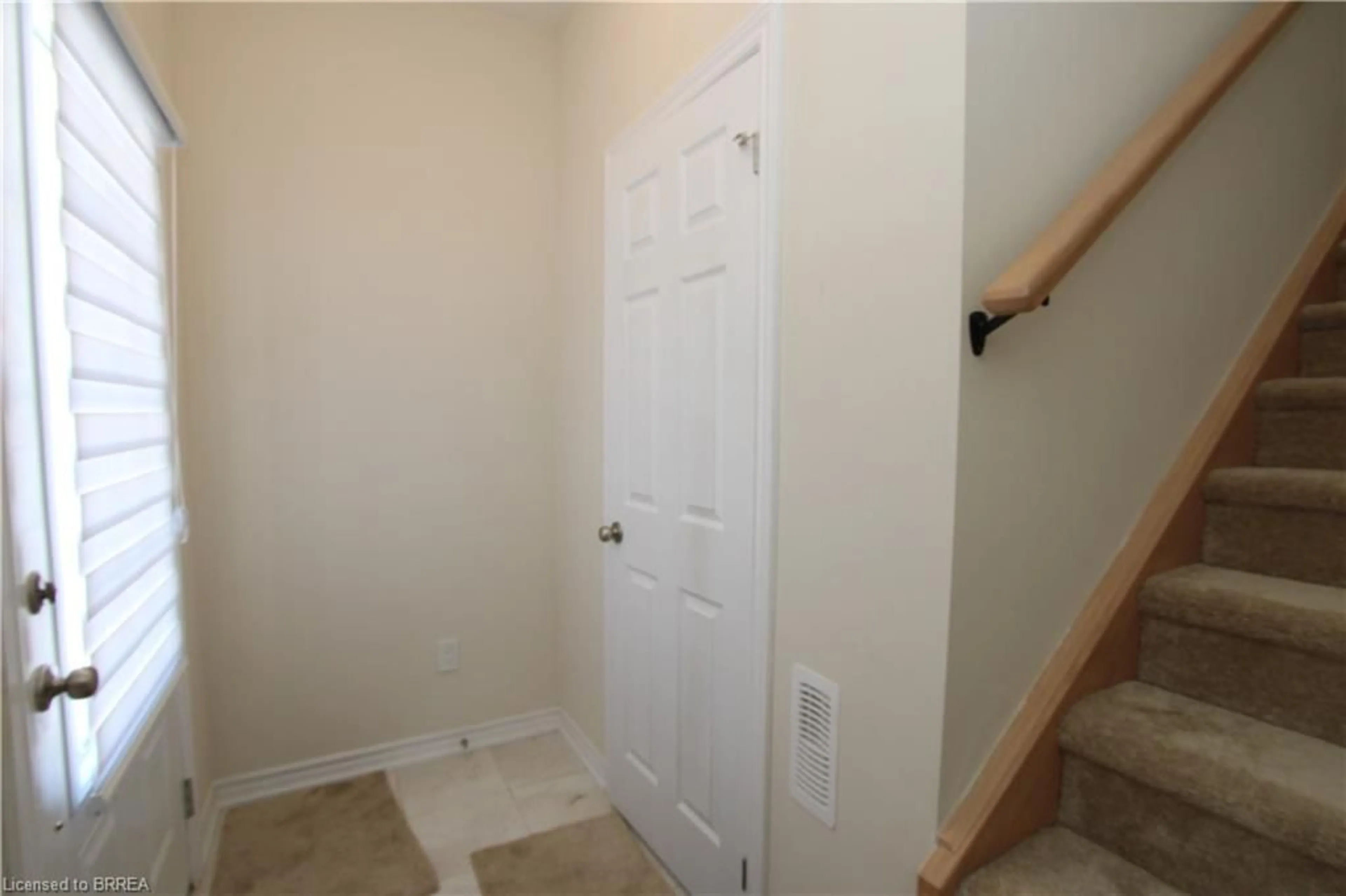 Indoor entryway for 677 Park Rd #13, Brantford Ontario N3R 0A2