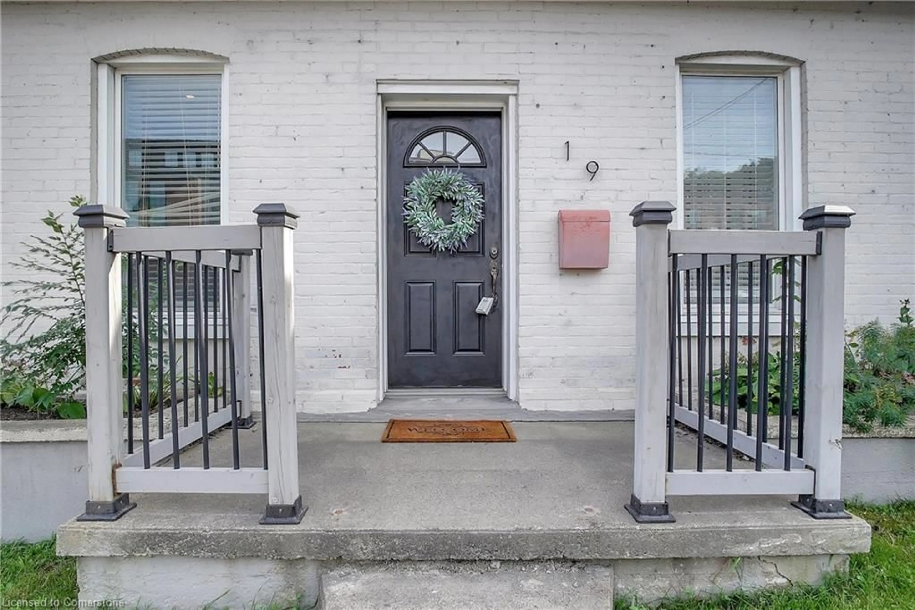 Indoor entryway for 19 Cedar St, Cambridge Ontario N1S 1T8