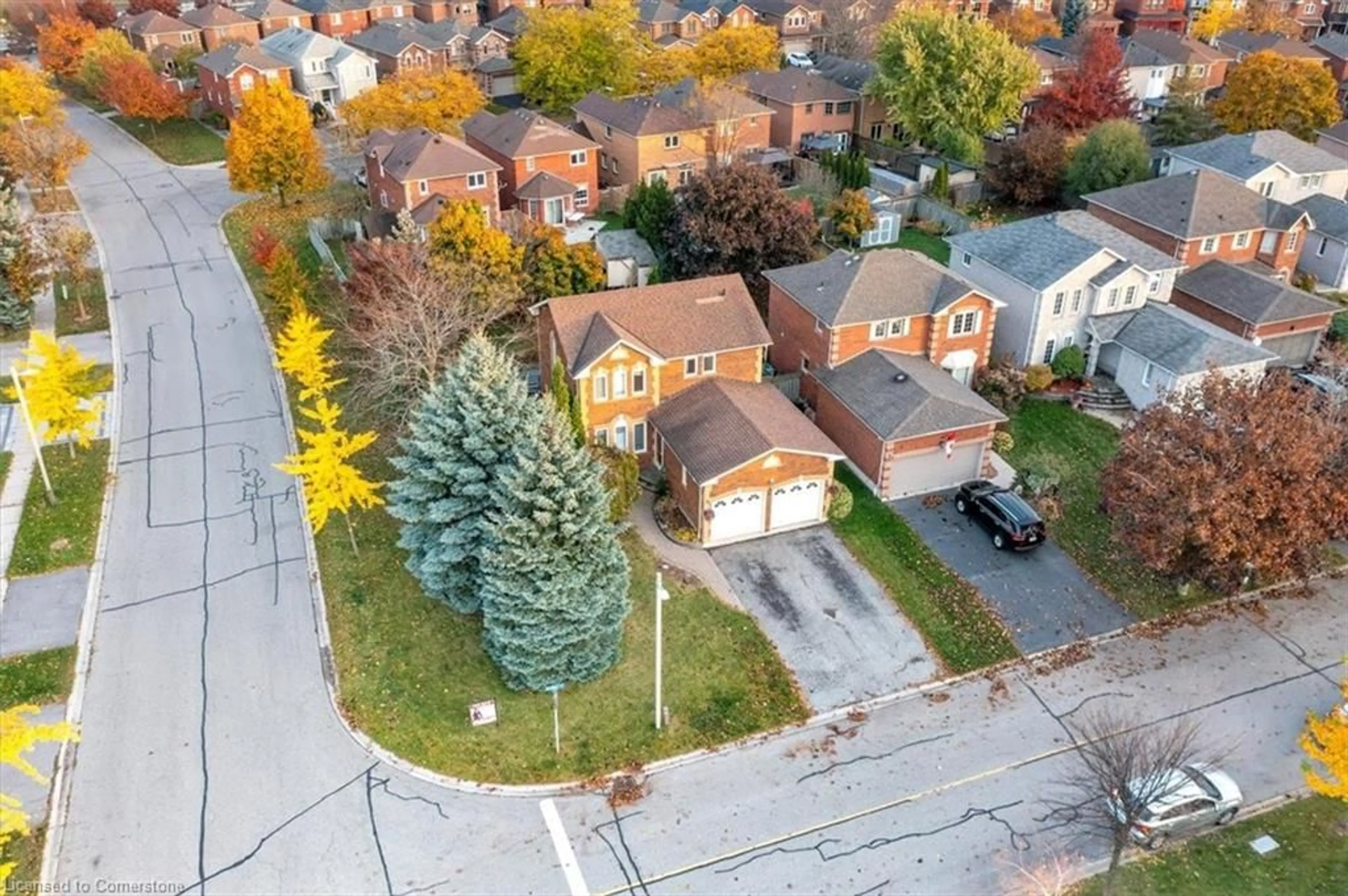 A pic from outside/outdoor area/front of a property/back of a property/a pic from drone, street for 1 Barwick Crt, Whitby Ontario L1N 9C2