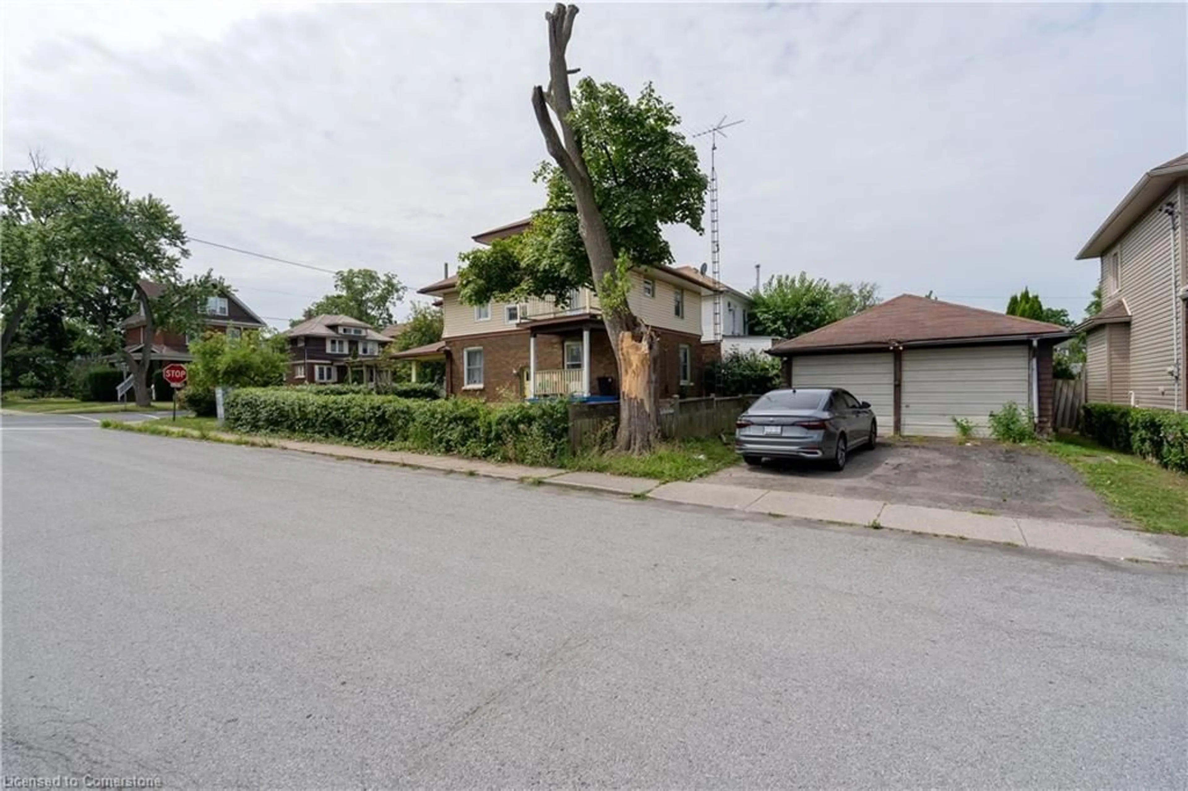 A pic from outside/outdoor area/front of a property/back of a property/a pic from drone, street for 4965 Jepson St, Niagara Falls Ontario L2E 1K3