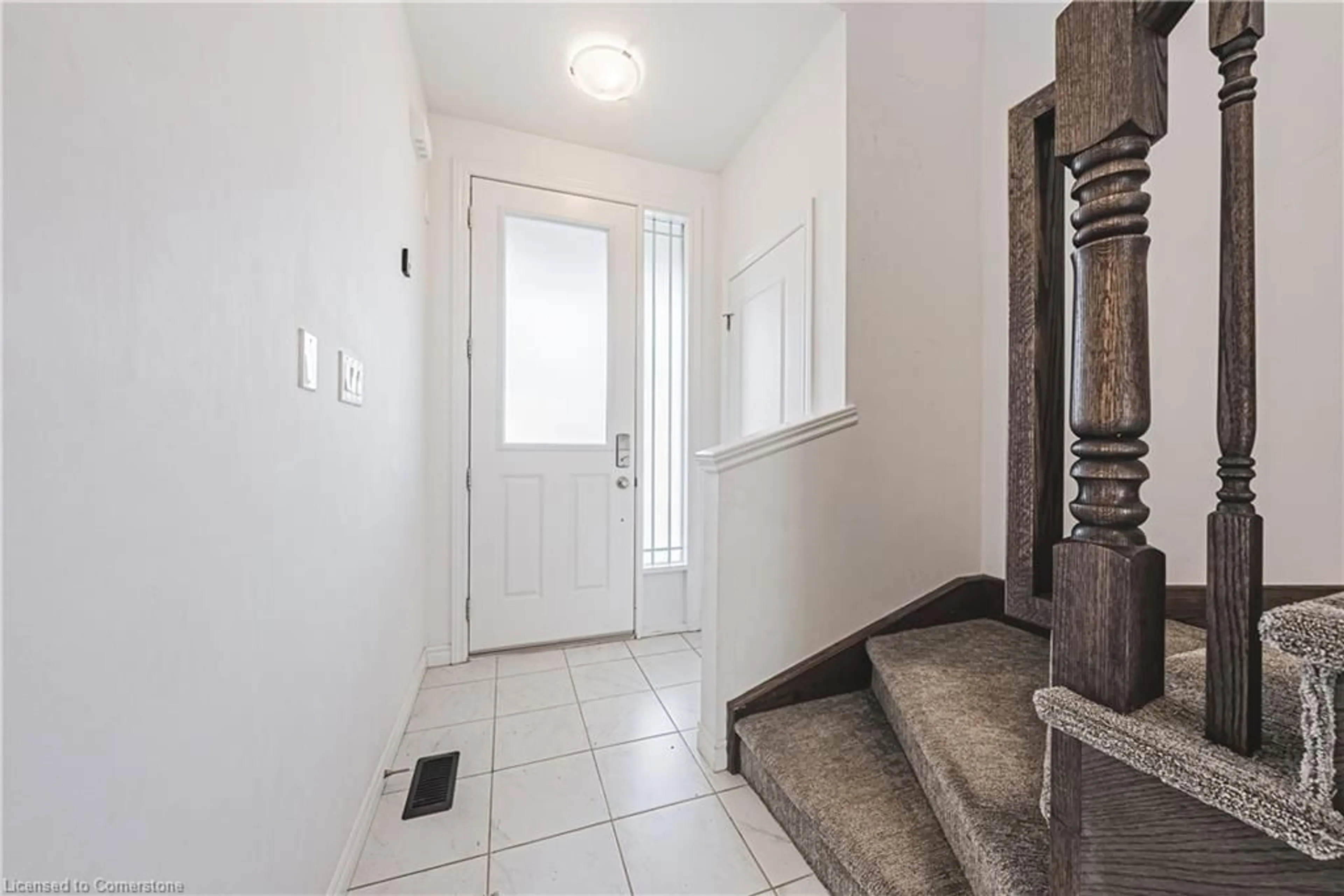 Indoor entryway for 31 Ladd Ave, Brantford Ontario N3T 0T4