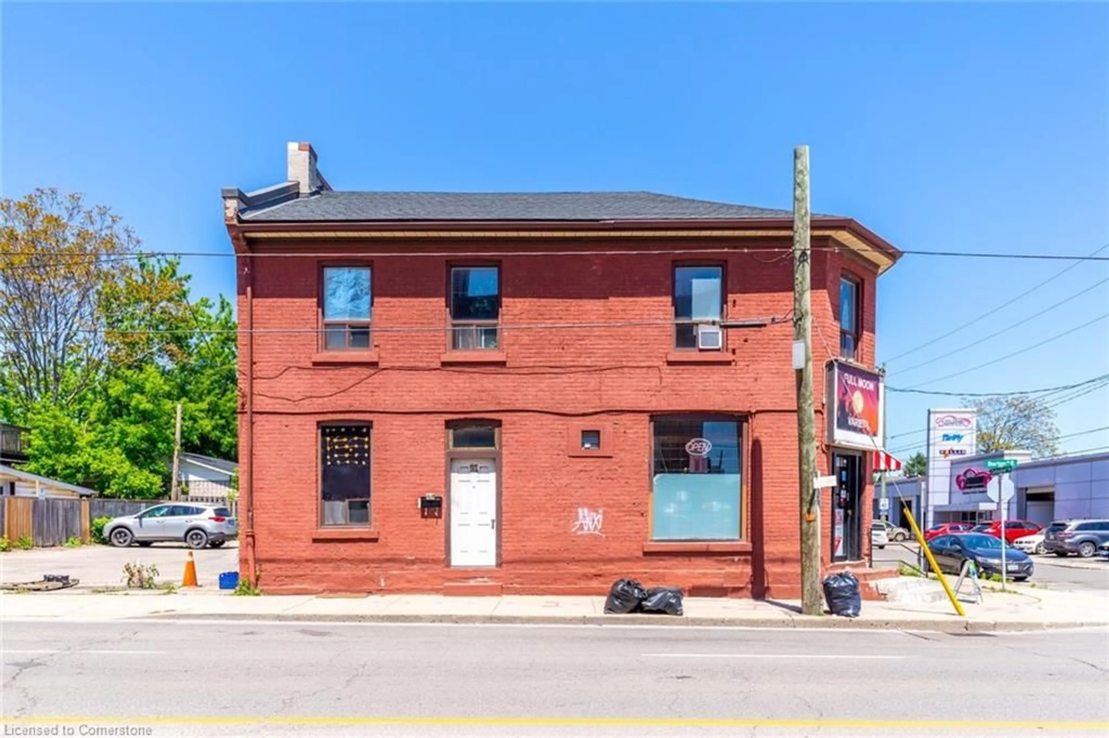 Home with brick exterior material, building for 267 Catharine St, Hamilton Ontario L8L 4T4