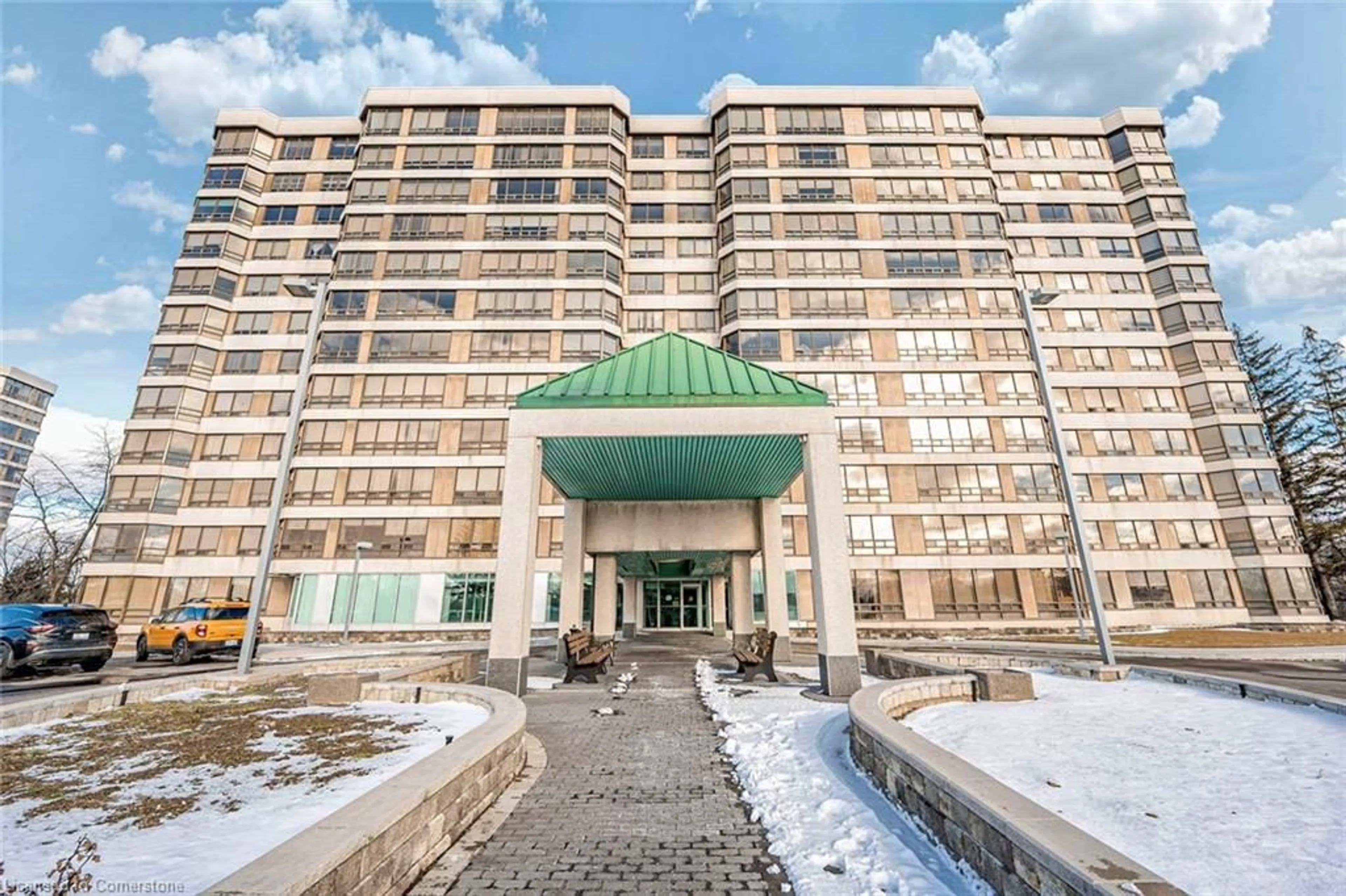 Indoor foyer for 320 Mill St #606, Peel Ontario L6Y 3V2