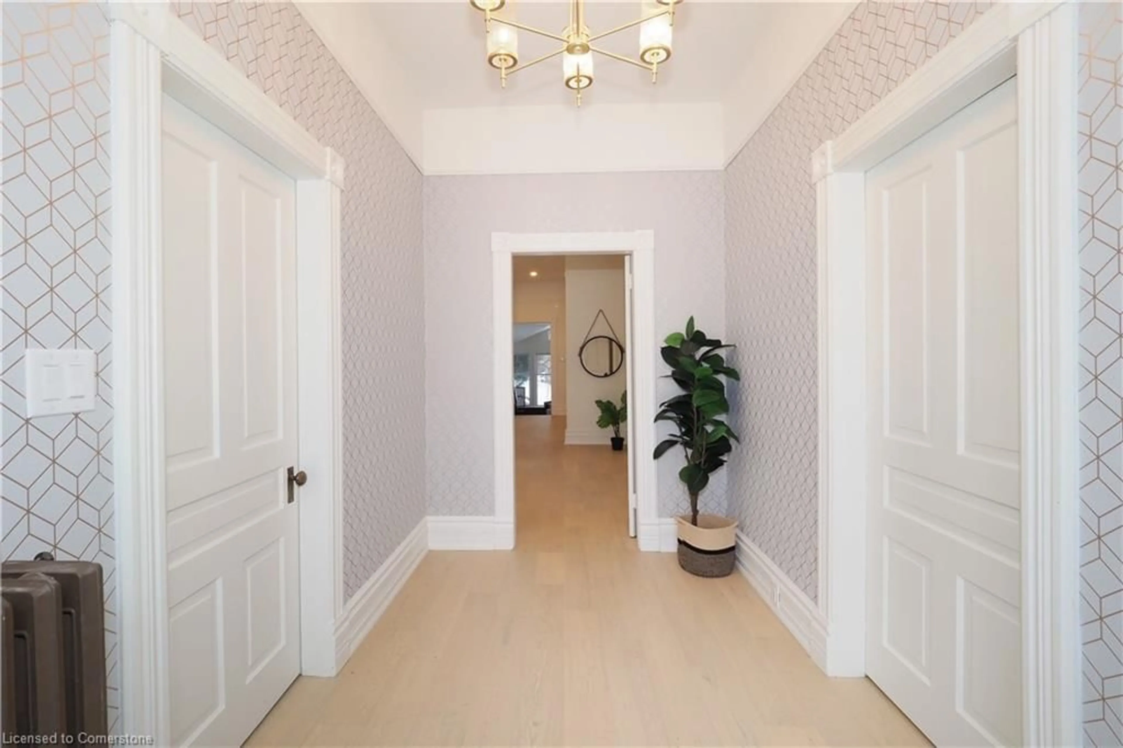 Indoor foyer for 85 Alma St, Guelph Ontario N1H 5W8