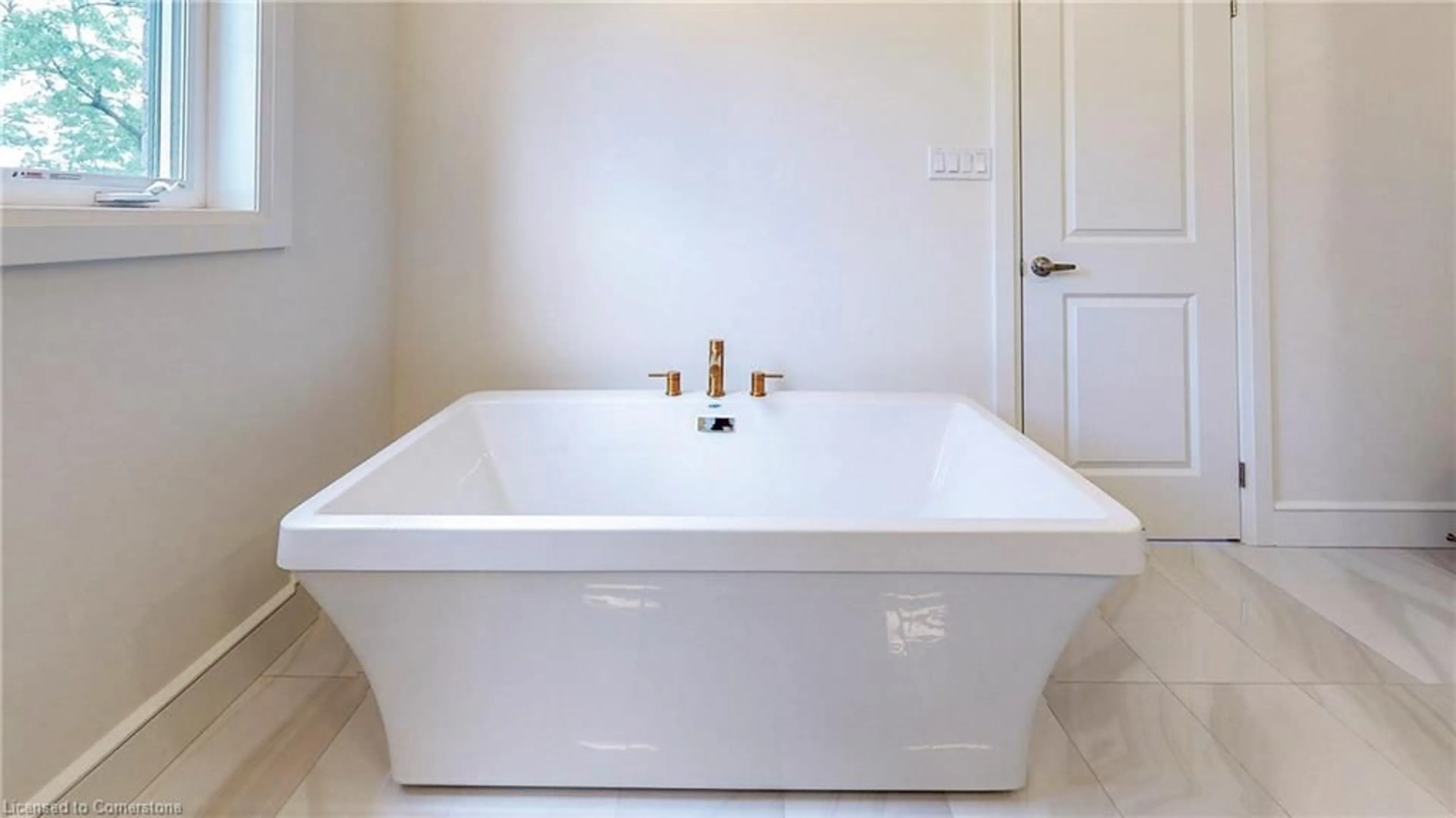 Contemporary bathroom, ceramic/tile floor for 57 Eleanor Ave, Hamilton Ontario L8W 1C8