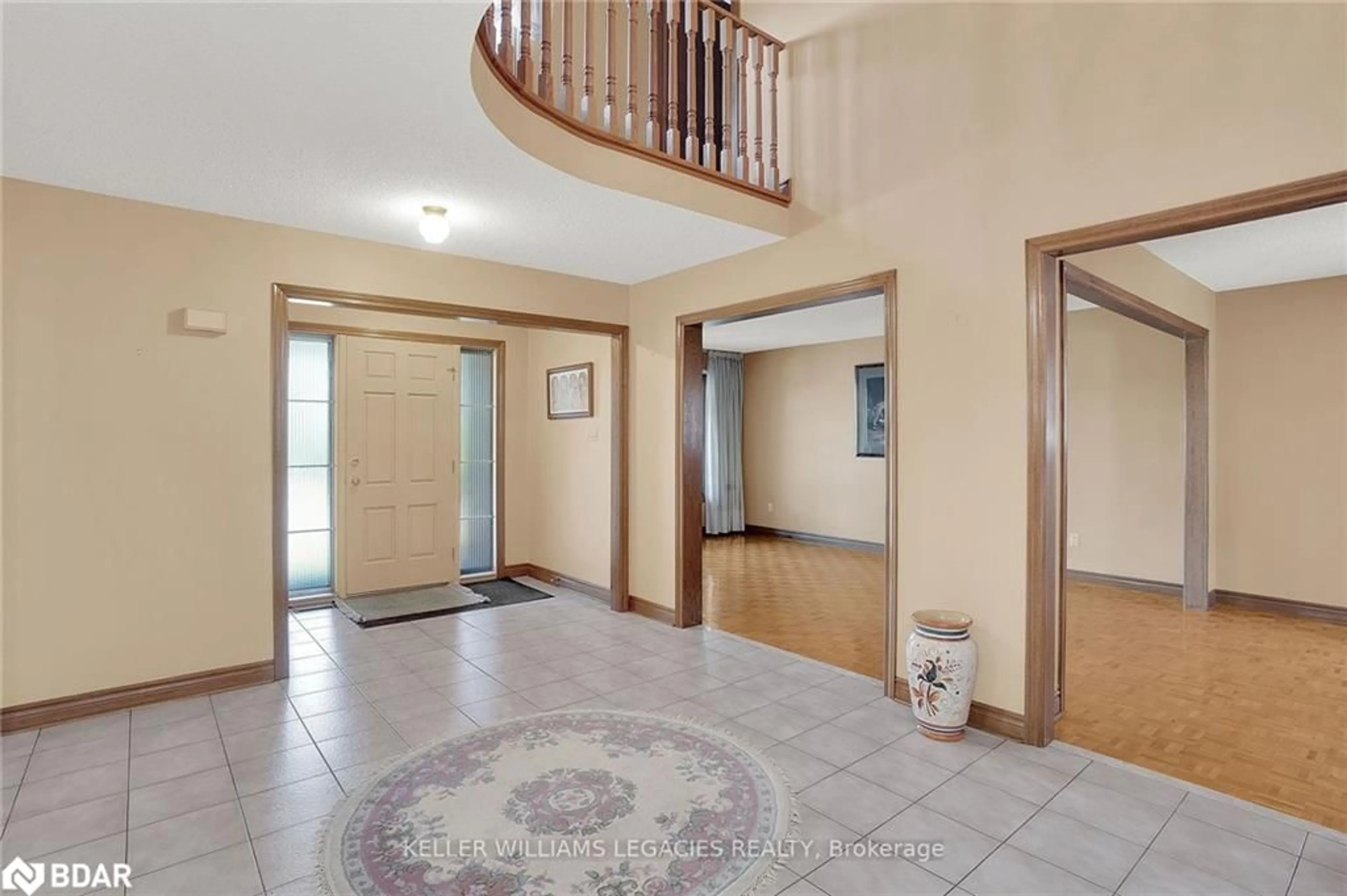 Indoor foyer for 138 Longhouse St, Woodbridge Ontario L4L 8E9