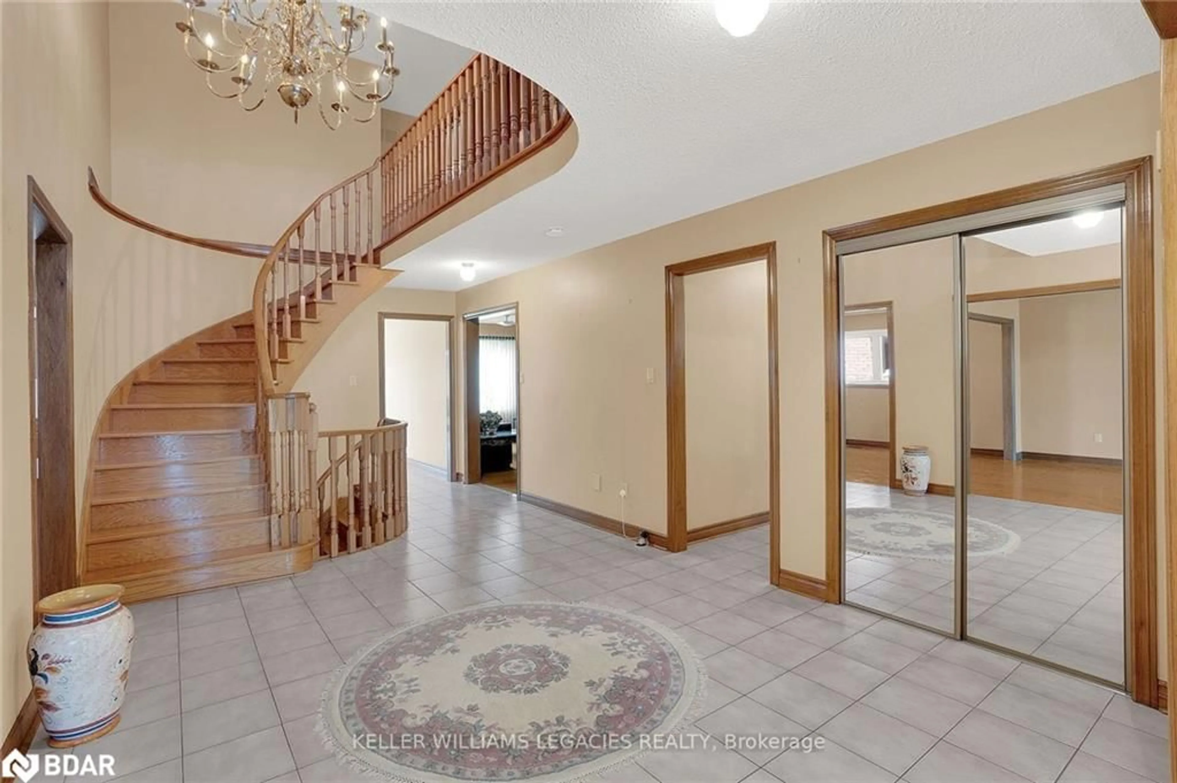 Indoor foyer for 138 Longhouse St, Woodbridge Ontario L4L 8E9