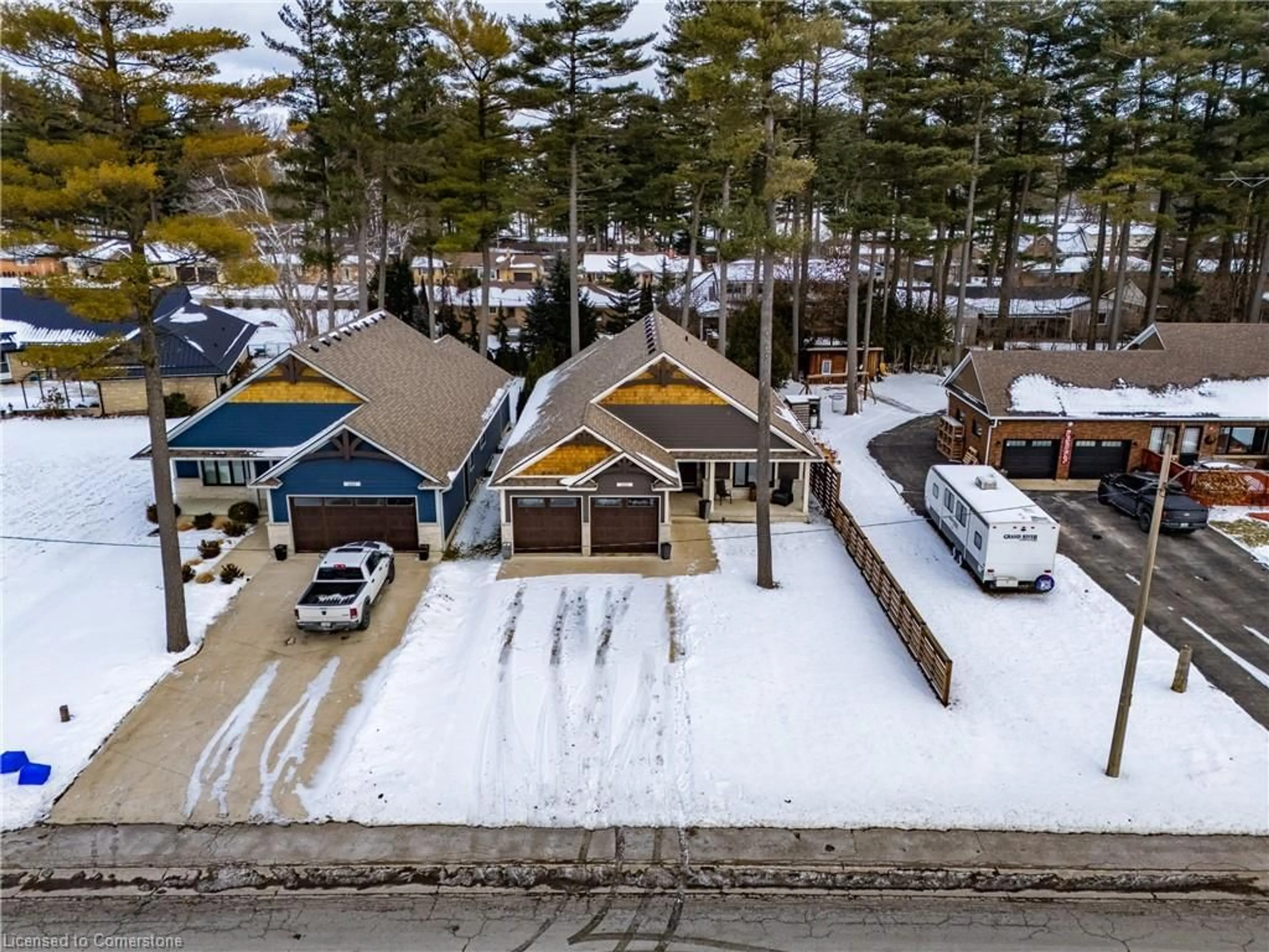 A pic from outside/outdoor area/front of a property/back of a property/a pic from drone, street for 665 James St, Delhi Ontario N4B 2C6