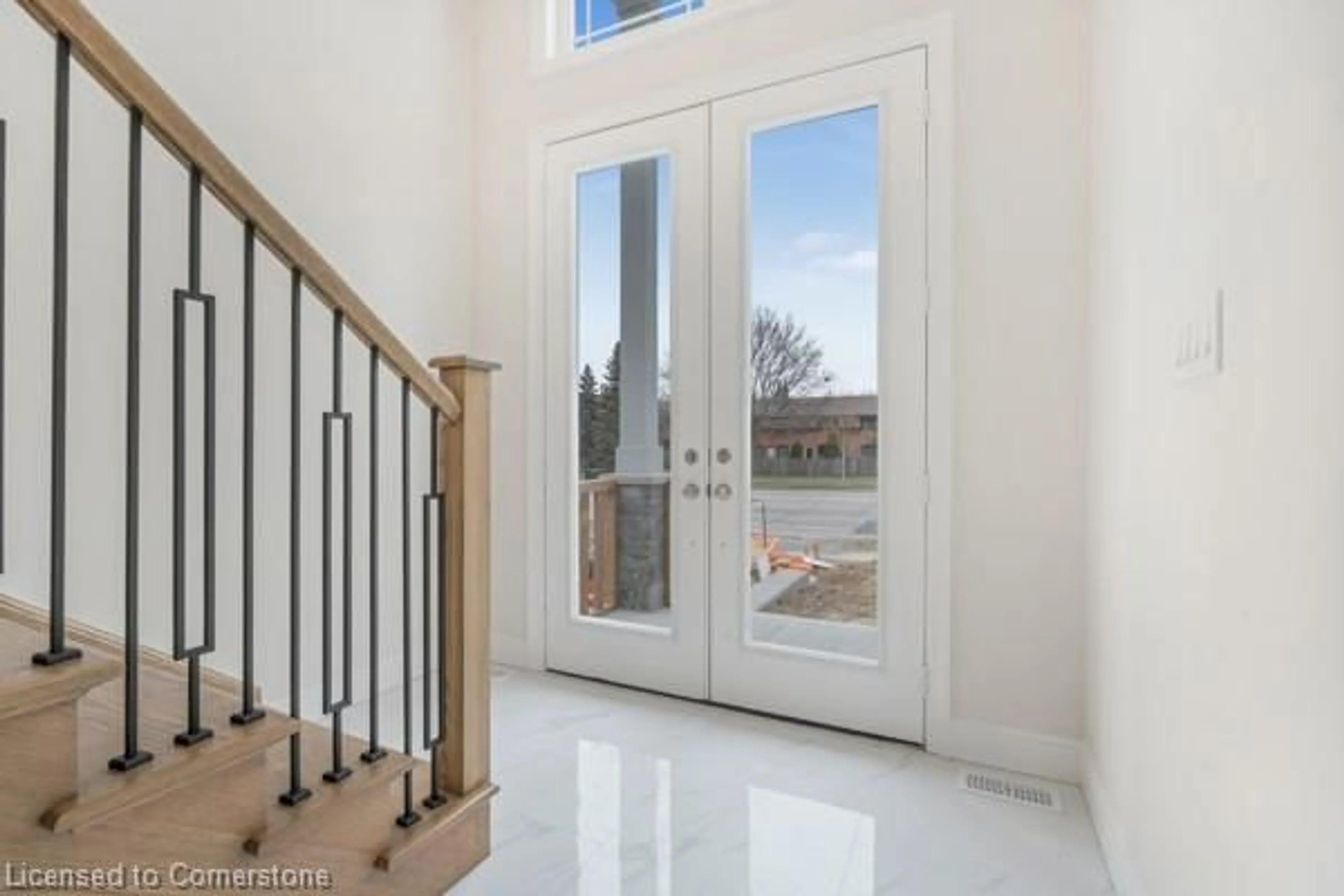 Indoor entryway for 447 A Stone Church Rd, Hamilton Ontario L9B 1R7