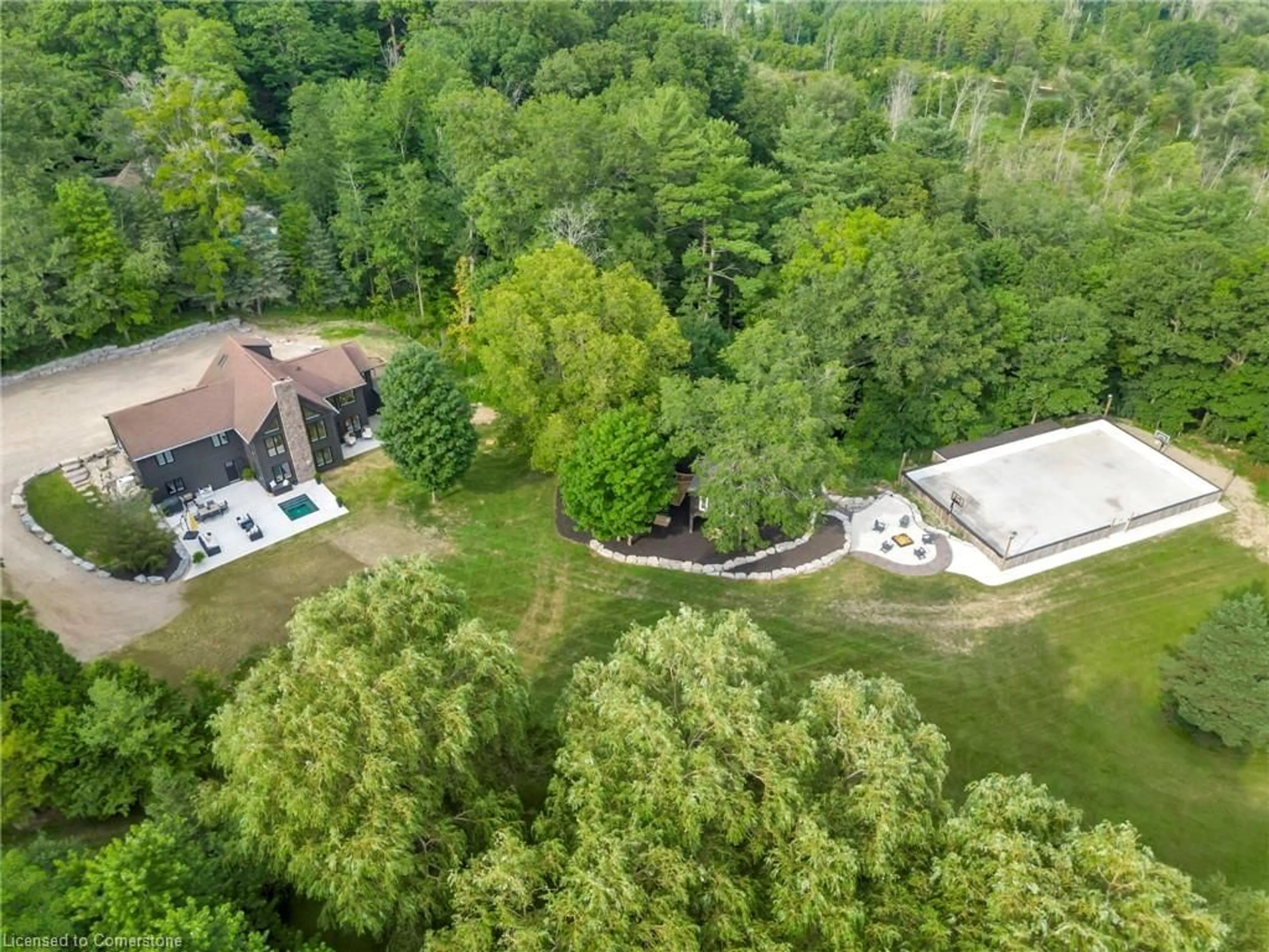 A pic from outside/outdoor area/front of a property/back of a property/a pic from drone, unknown for 14 Welsh Dr, Ayr Ontario N0B 1E0