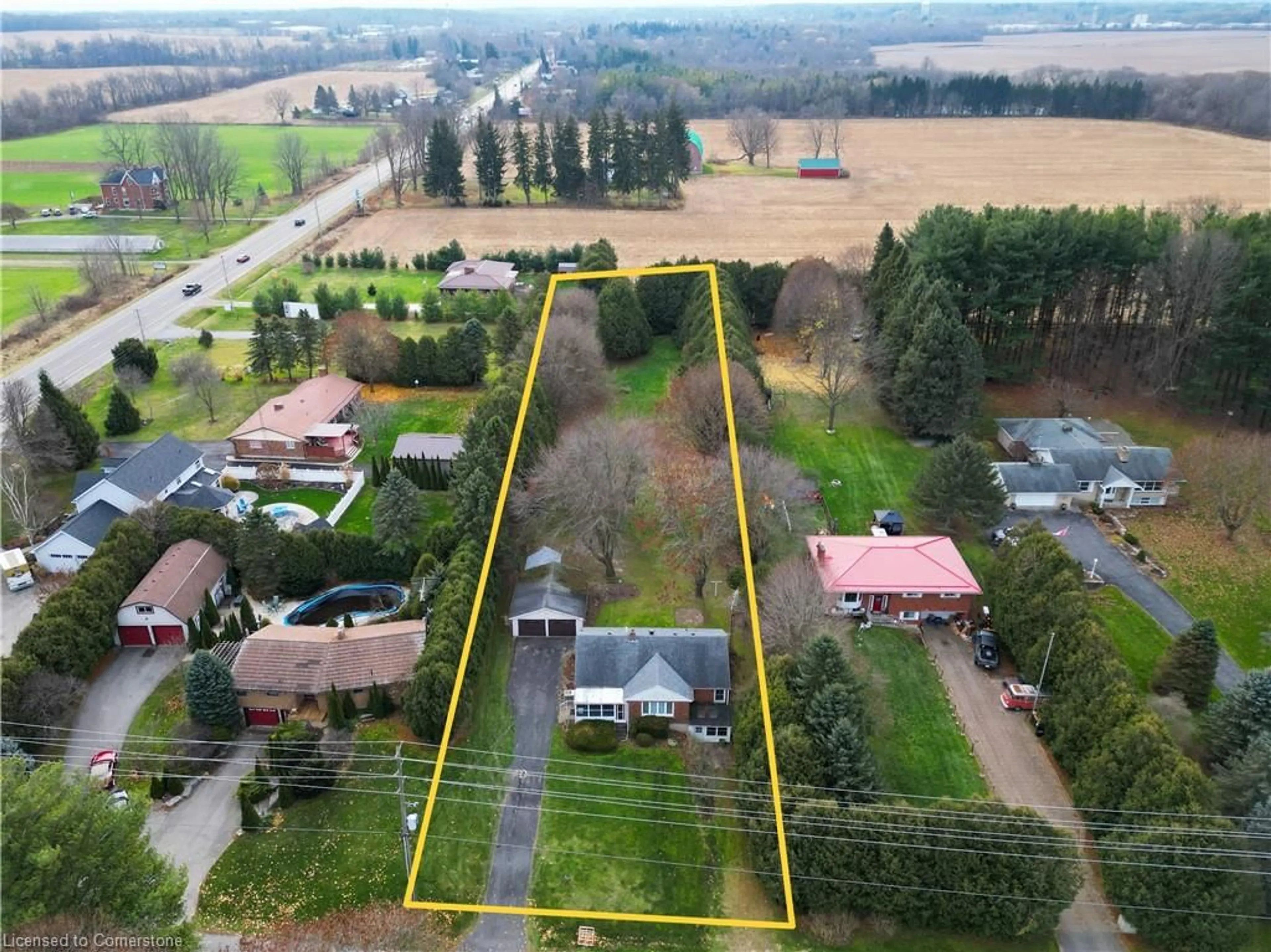 A pic from outside/outdoor area/front of a property/back of a property/a pic from drone, building for 10 Thirteenth Street West, Simcoe Ontario N3Y 4K3