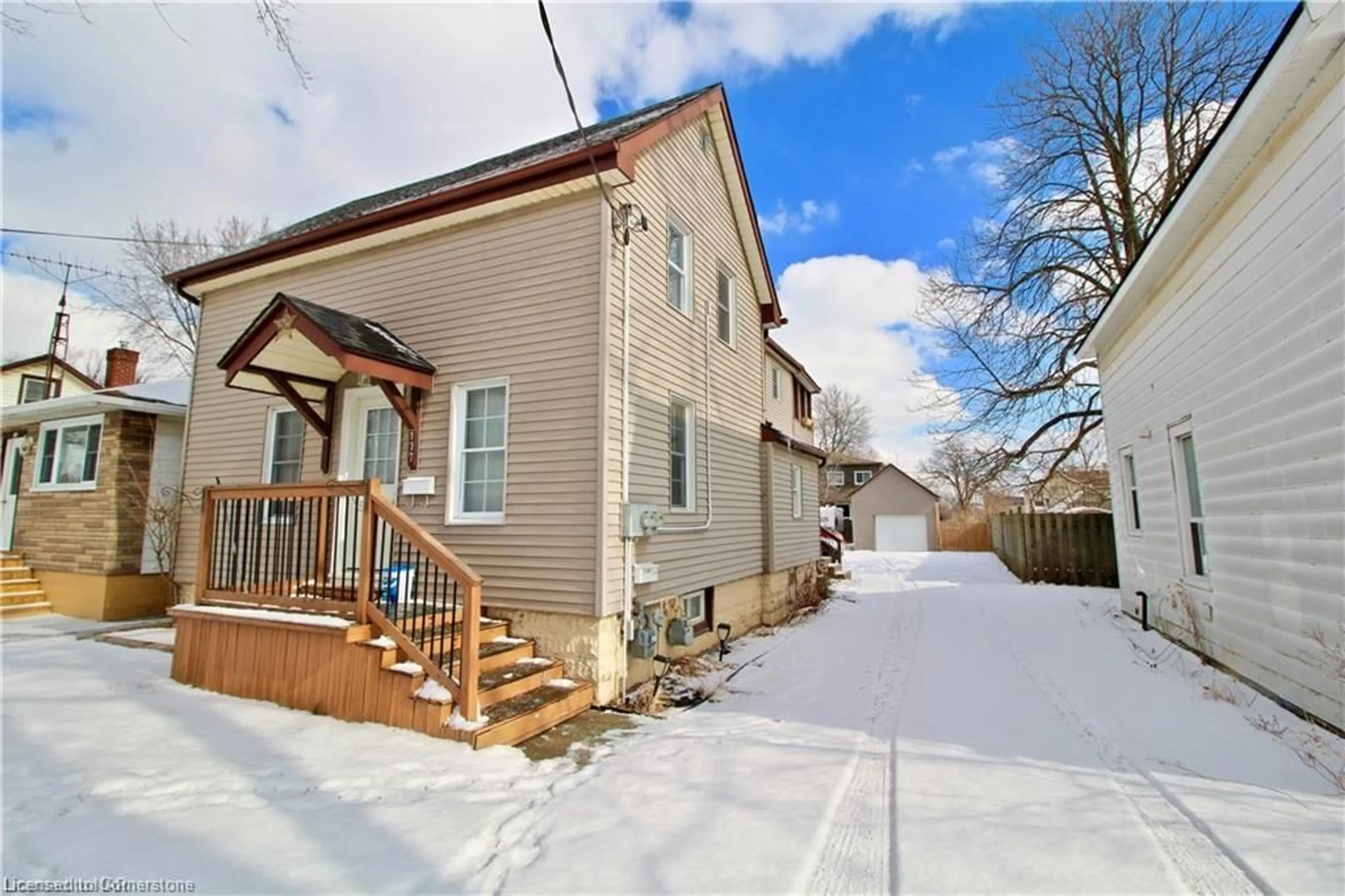 Patio, street for 177 Erie St, Port Colborne Ontario L3K 4M5