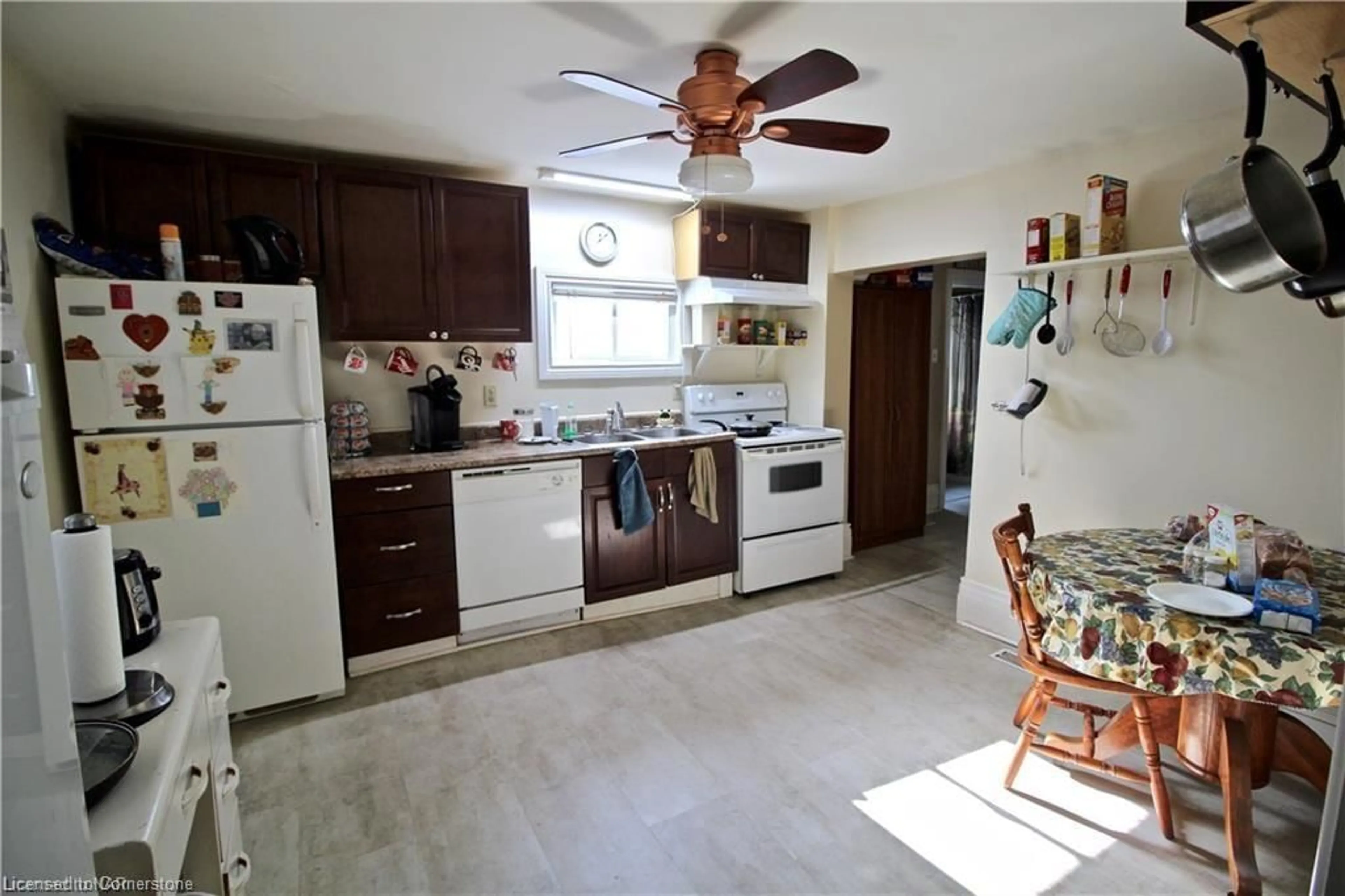 Standard kitchen, ceramic/tile floor for 177 Erie St, Port Colborne Ontario L3K 4M5