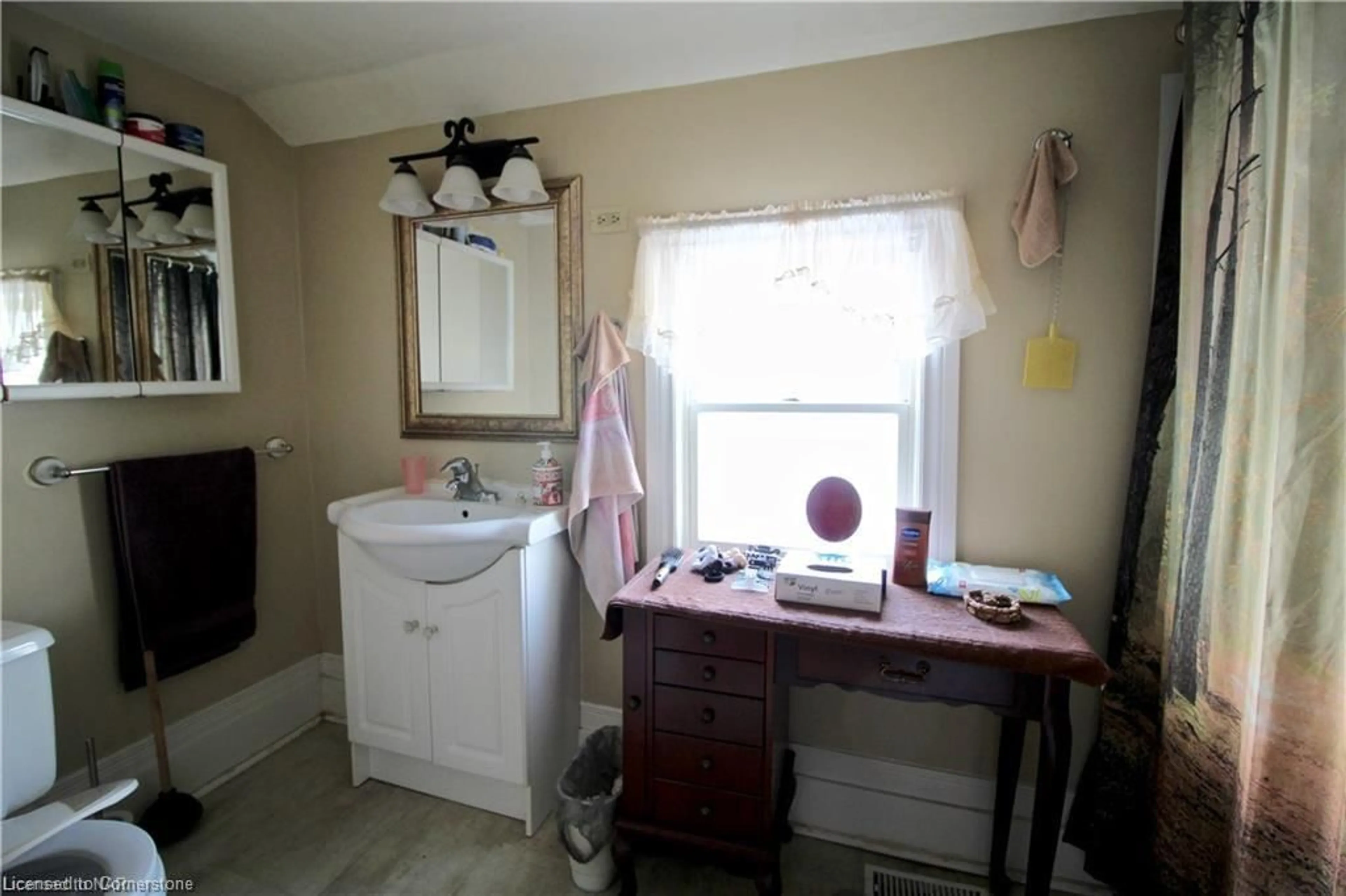 A pic of a room for 177 Erie St, Port Colborne Ontario L3K 4M5