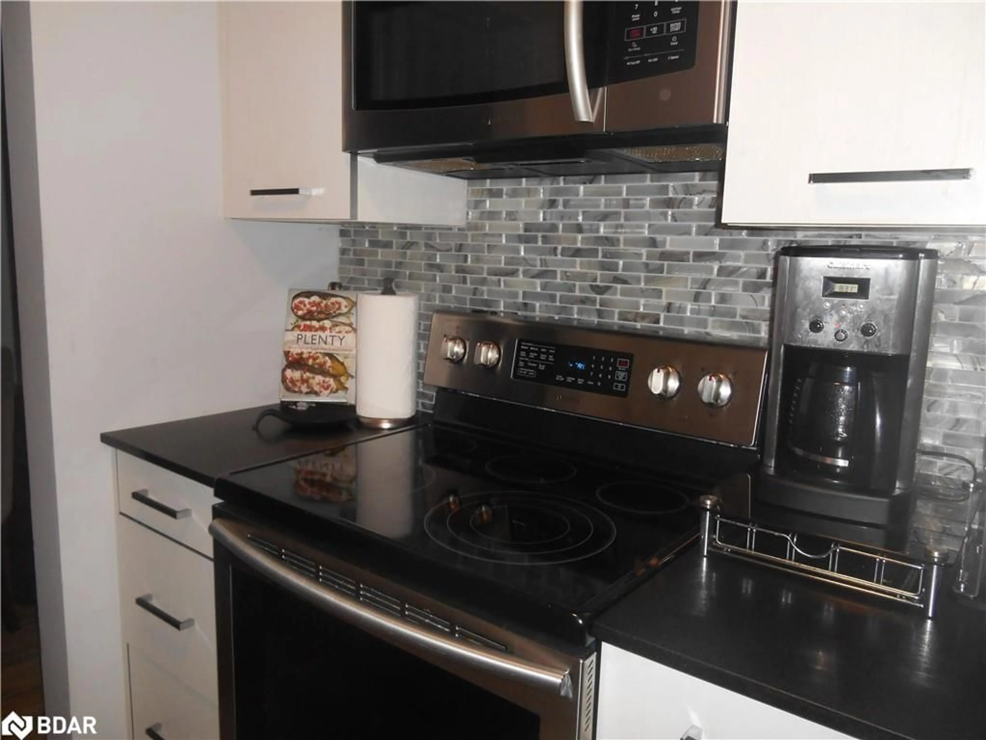 Standard kitchen, unknown for 167 Edgehill Dr #E4, Barrie Ontario L4N 1L9