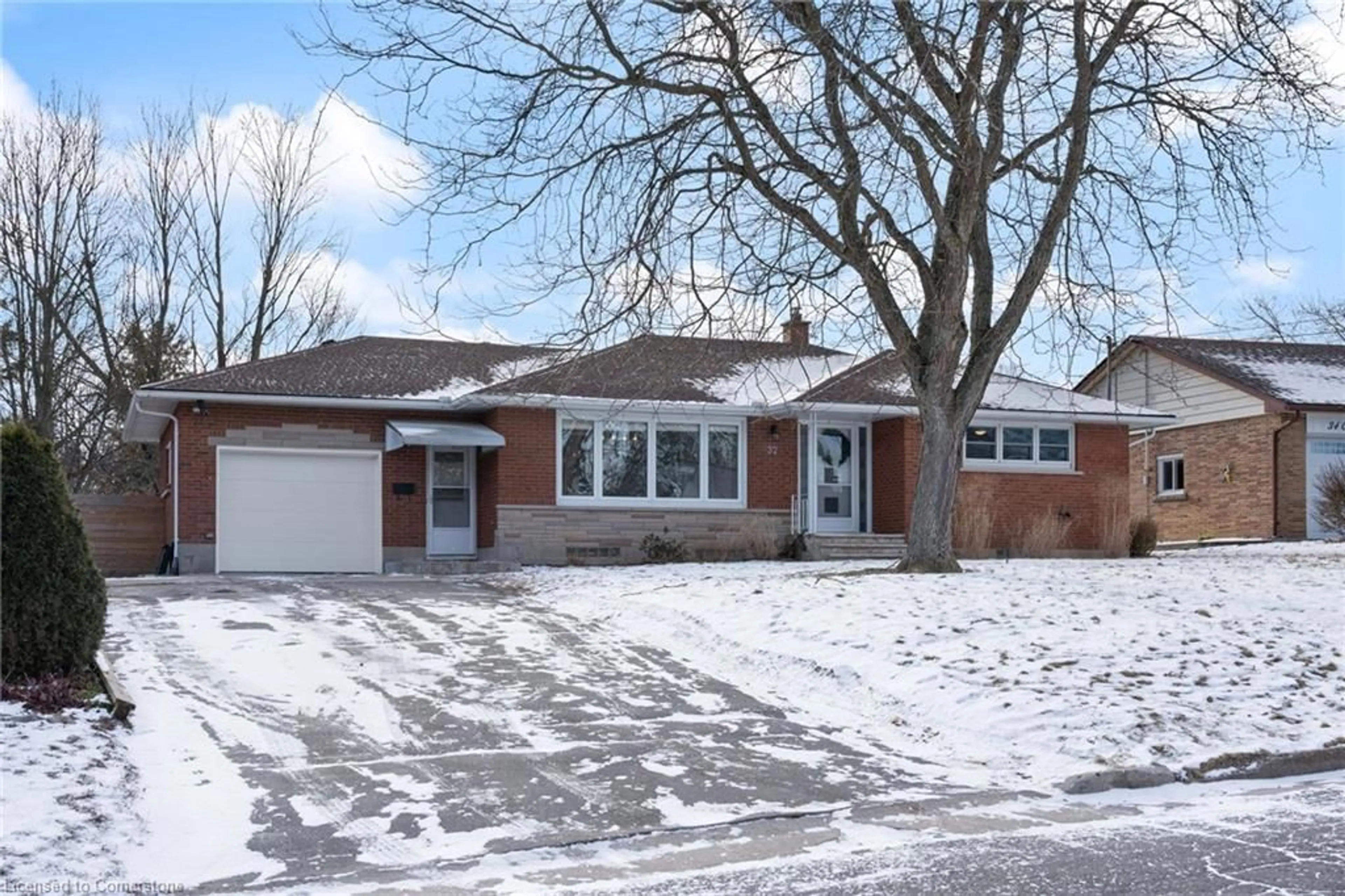 Home with brick exterior material, street for 32 Charlton Cres, Simcoe Ontario N3Y 1A7