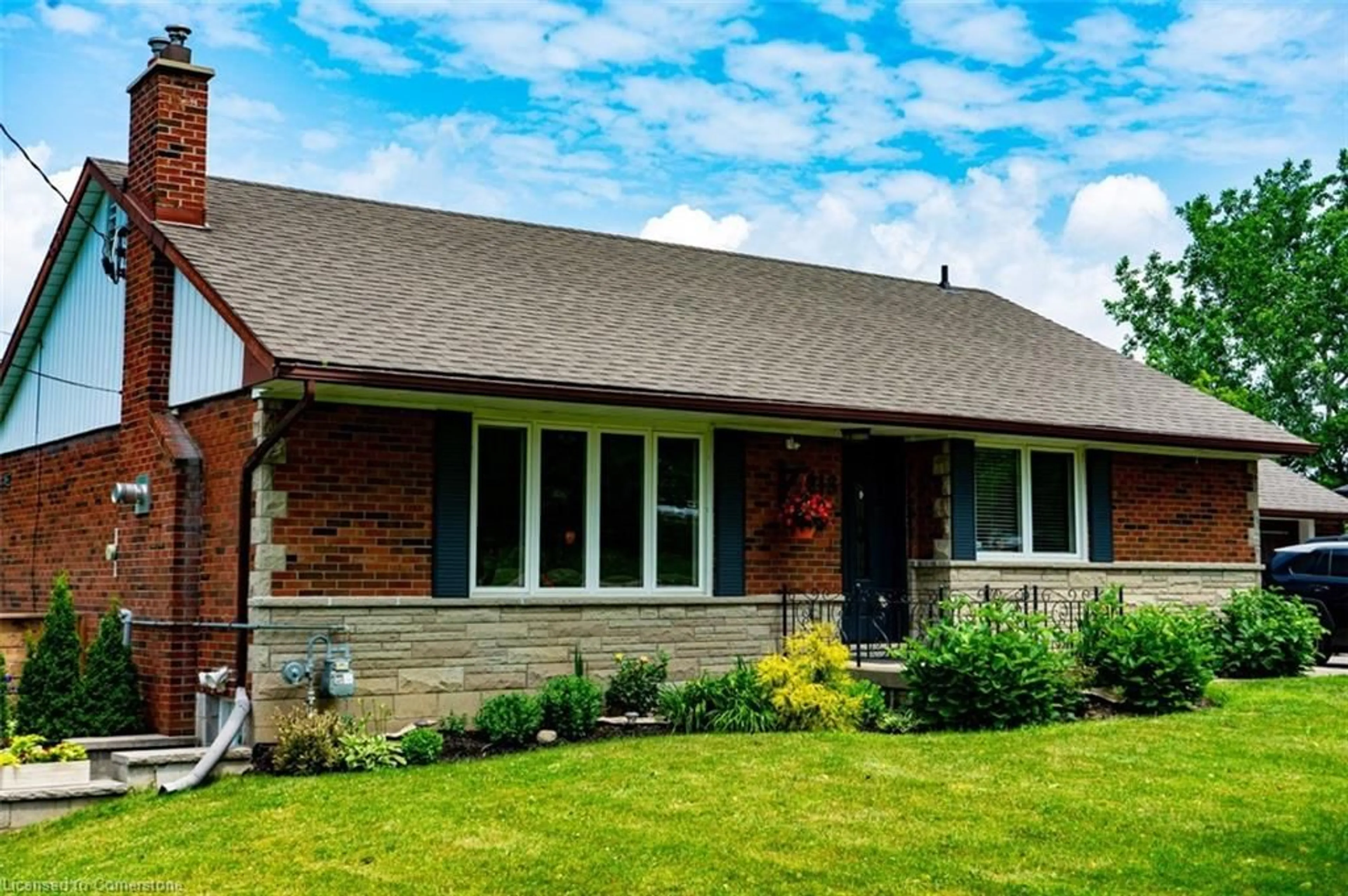 Home with brick exterior material, building for 213 Concession 4 Rd, Hamilton Ontario L8B 1J2