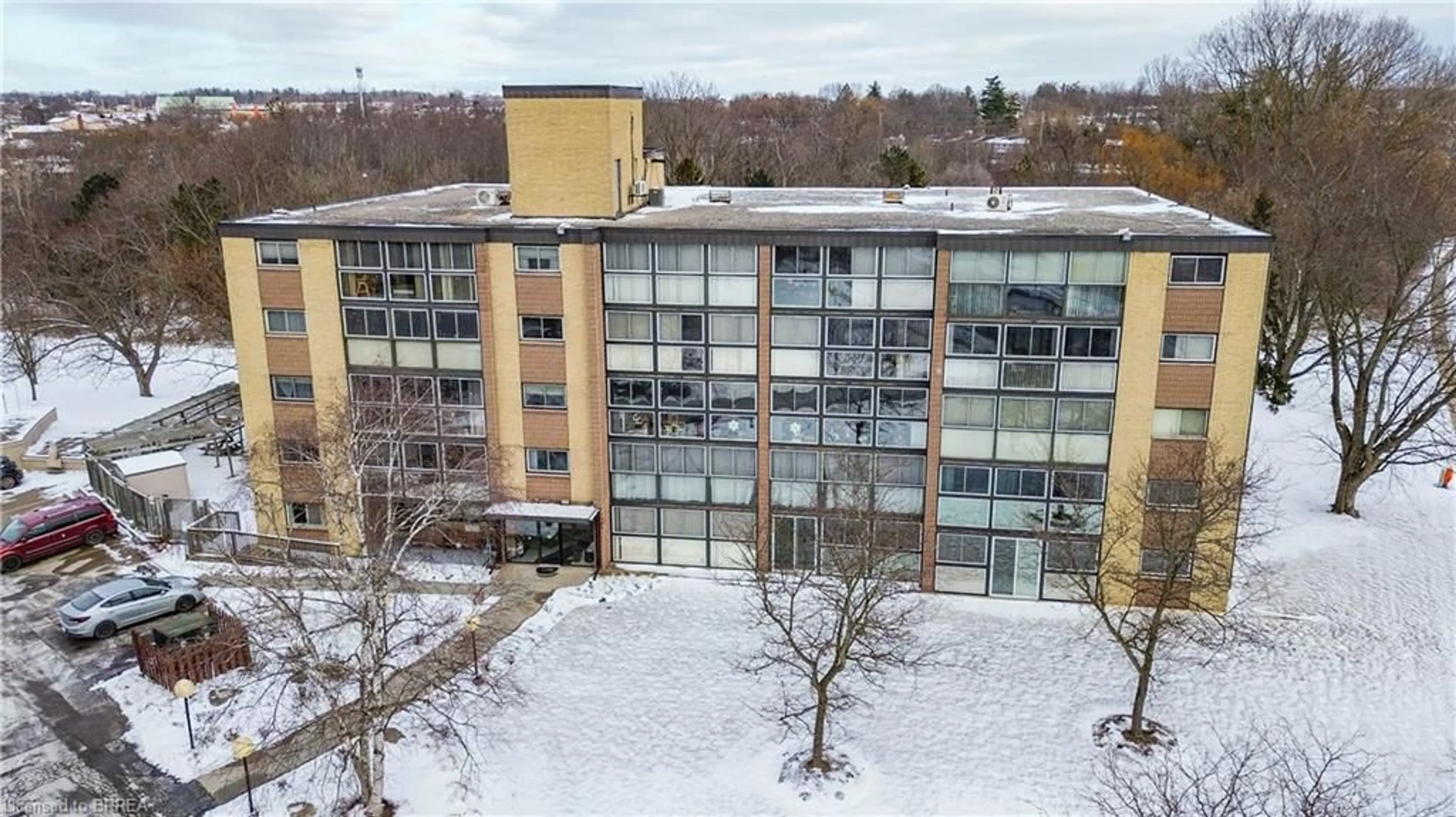 A pic from outside/outdoor area/front of a property/back of a property/a pic from drone, building for 400 Champlain Blvd #206, Cambridge Ontario N1R 7J6