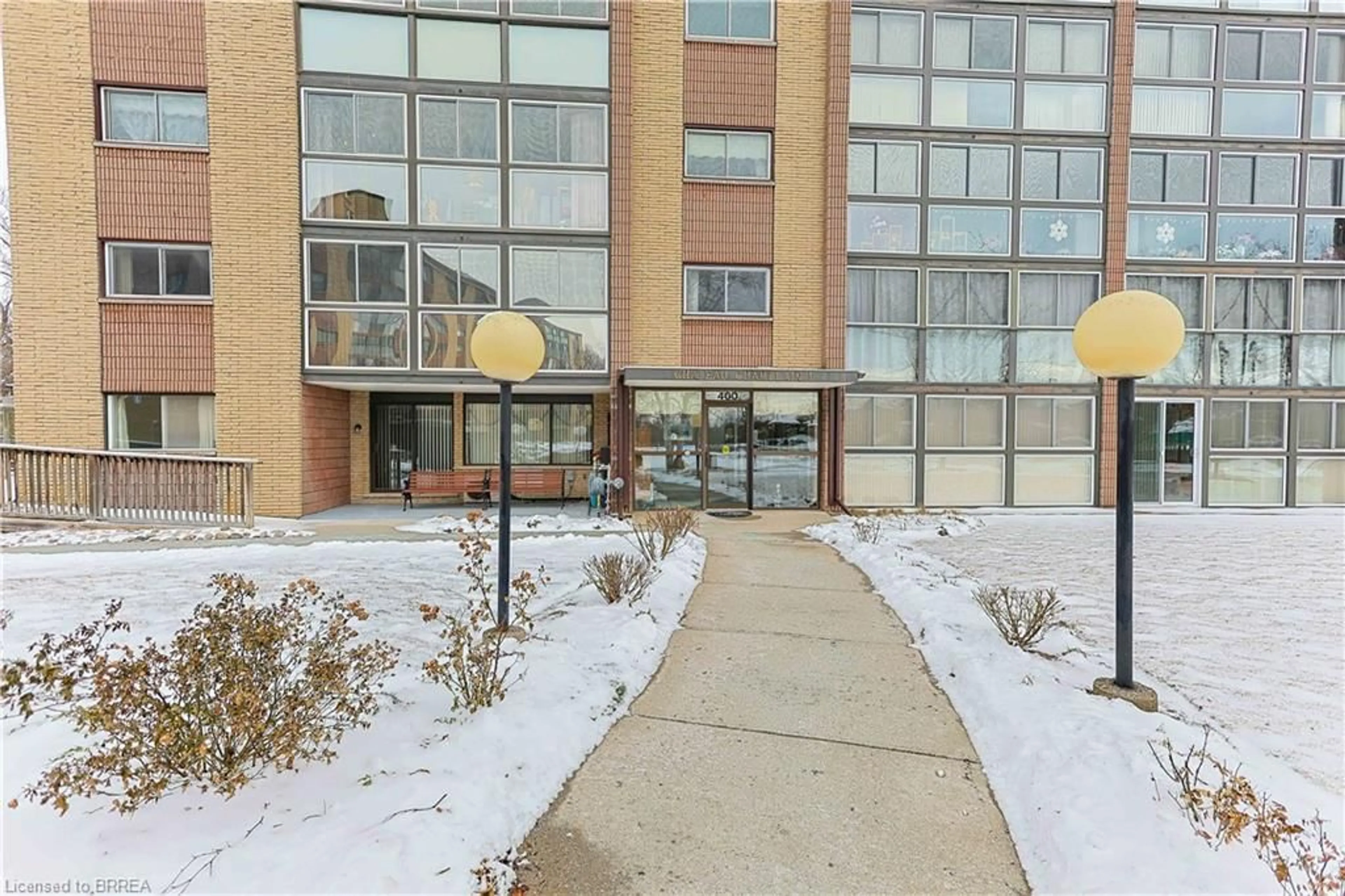 Indoor foyer for 400 Champlain Blvd #206, Cambridge Ontario N1R 7J6