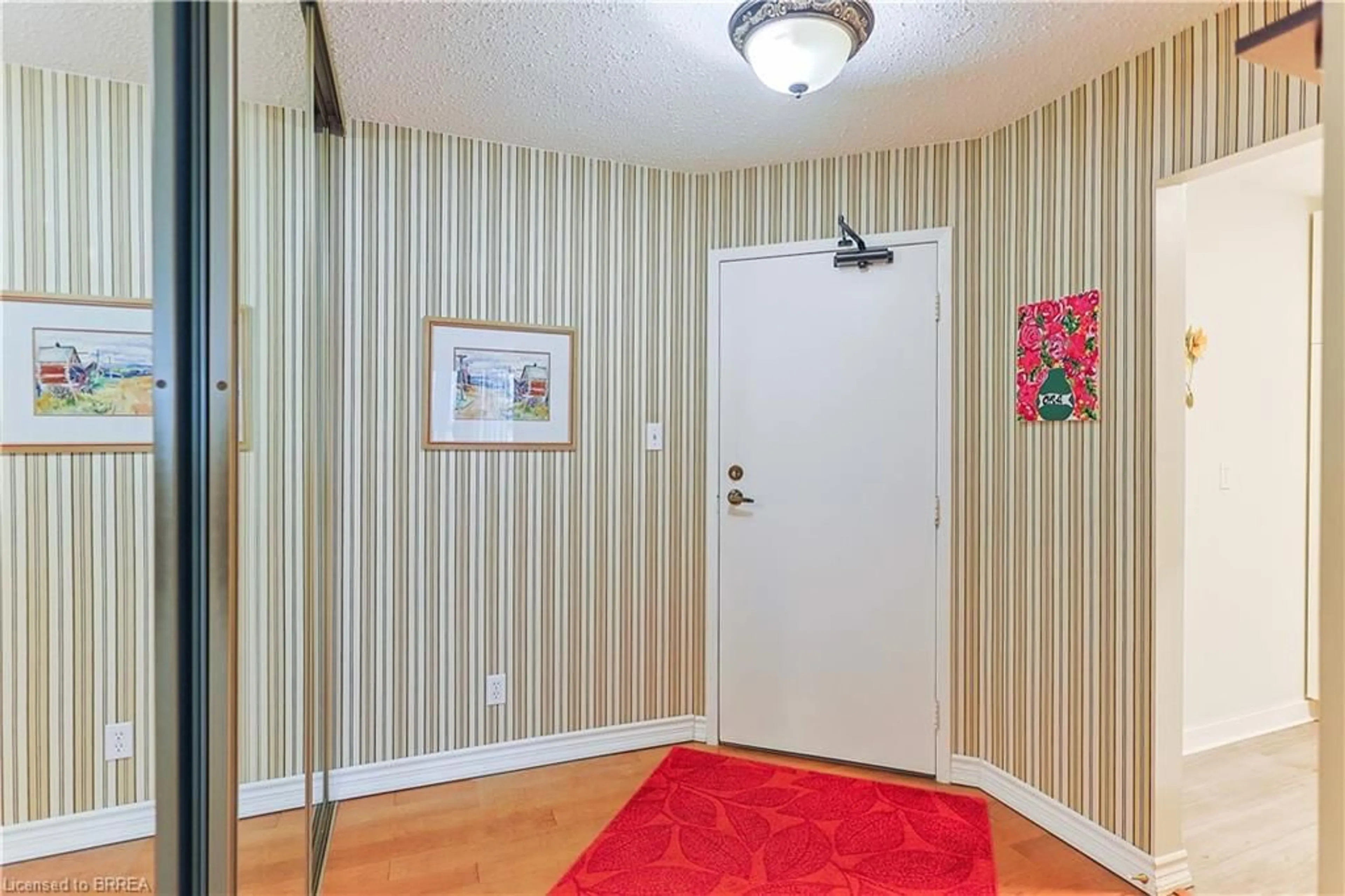 Indoor foyer for 400 Champlain Blvd #206, Cambridge Ontario N1R 7J6