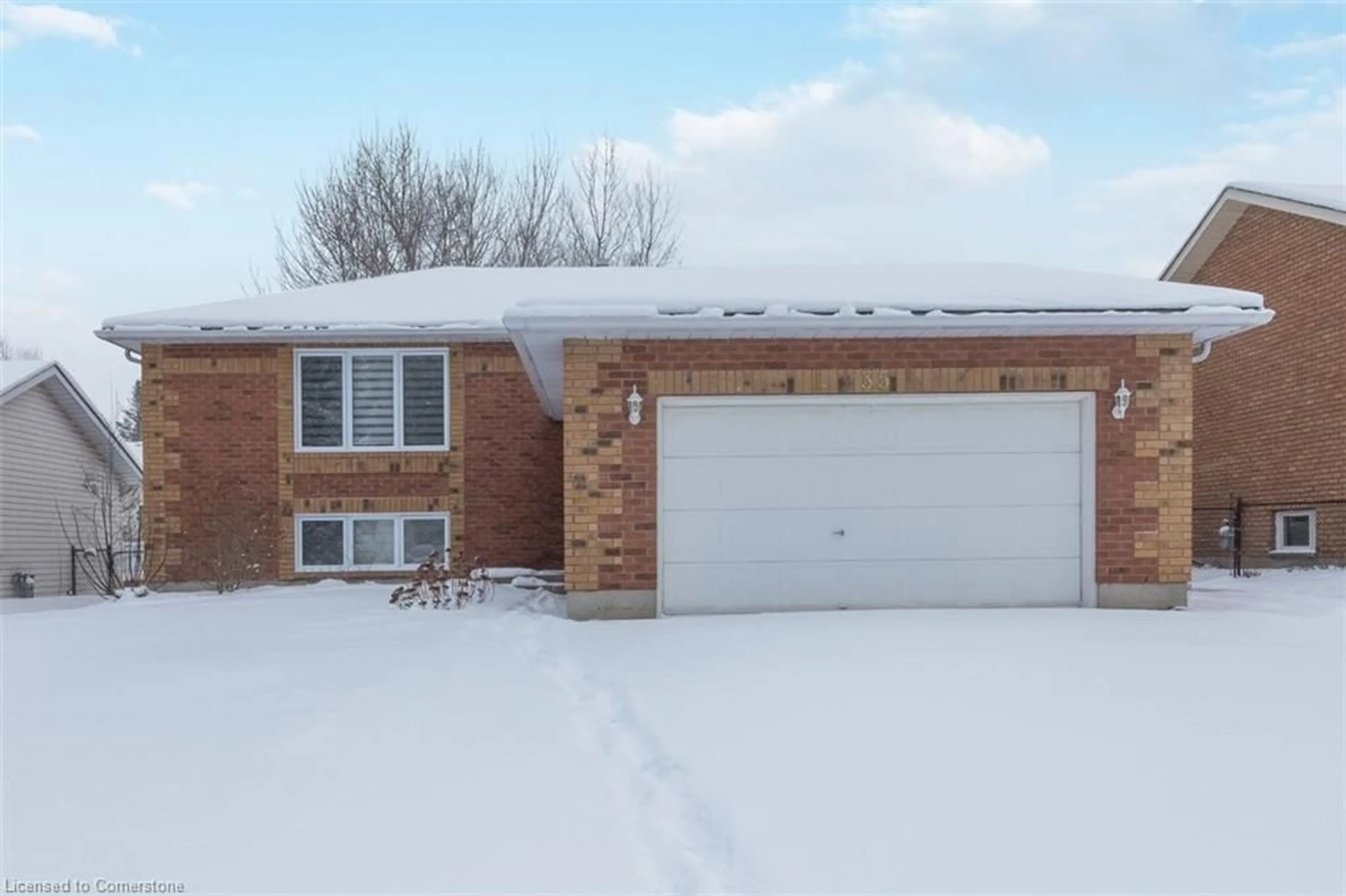 Home with brick exterior material, street for 35 Innisbrook Dr, Wasaga Beach Ontario L9Z 1G2