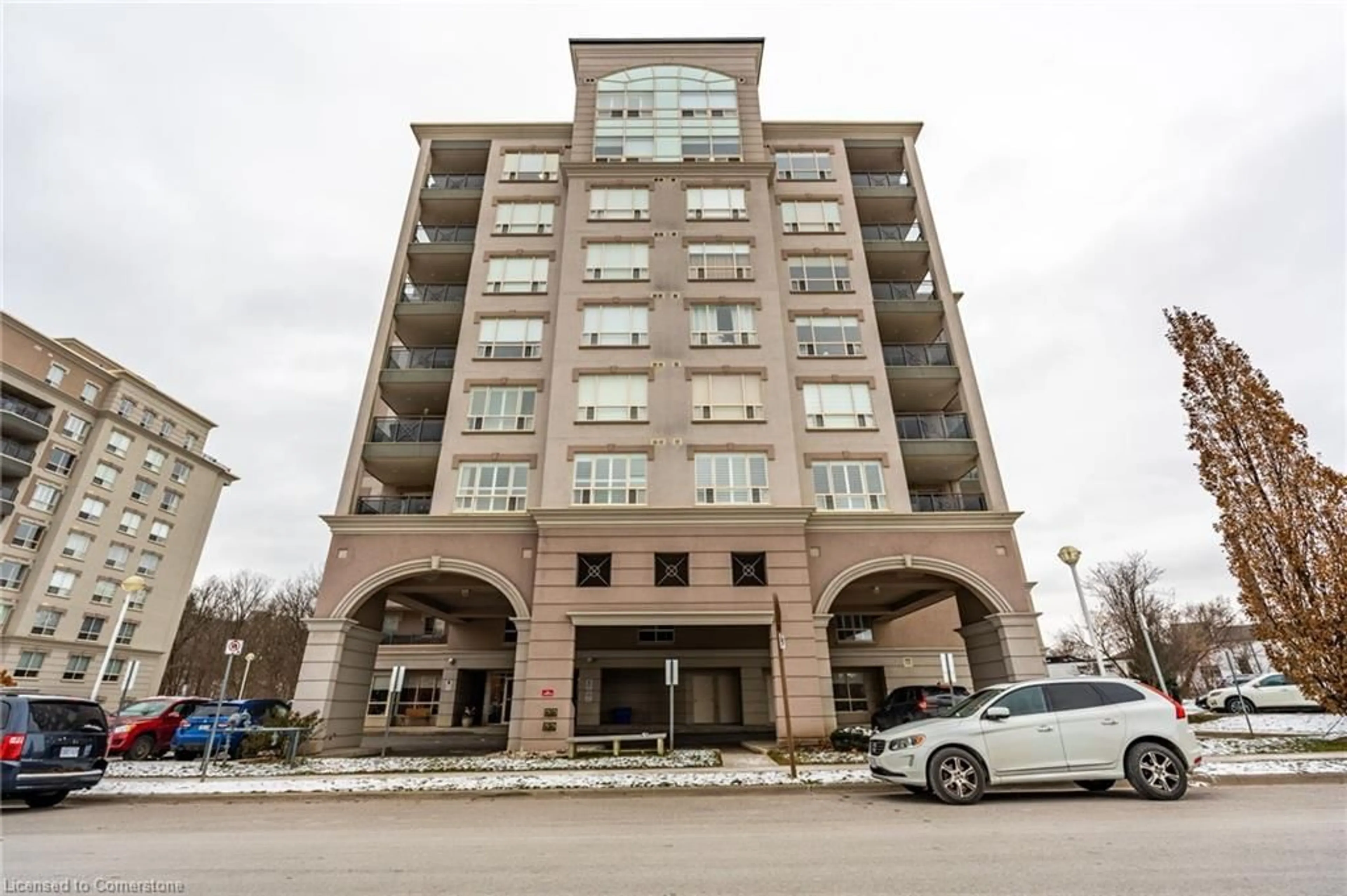 Indoor foyer for 4000 Creekside Dr #207, Dundas Ontario L9H 7S9