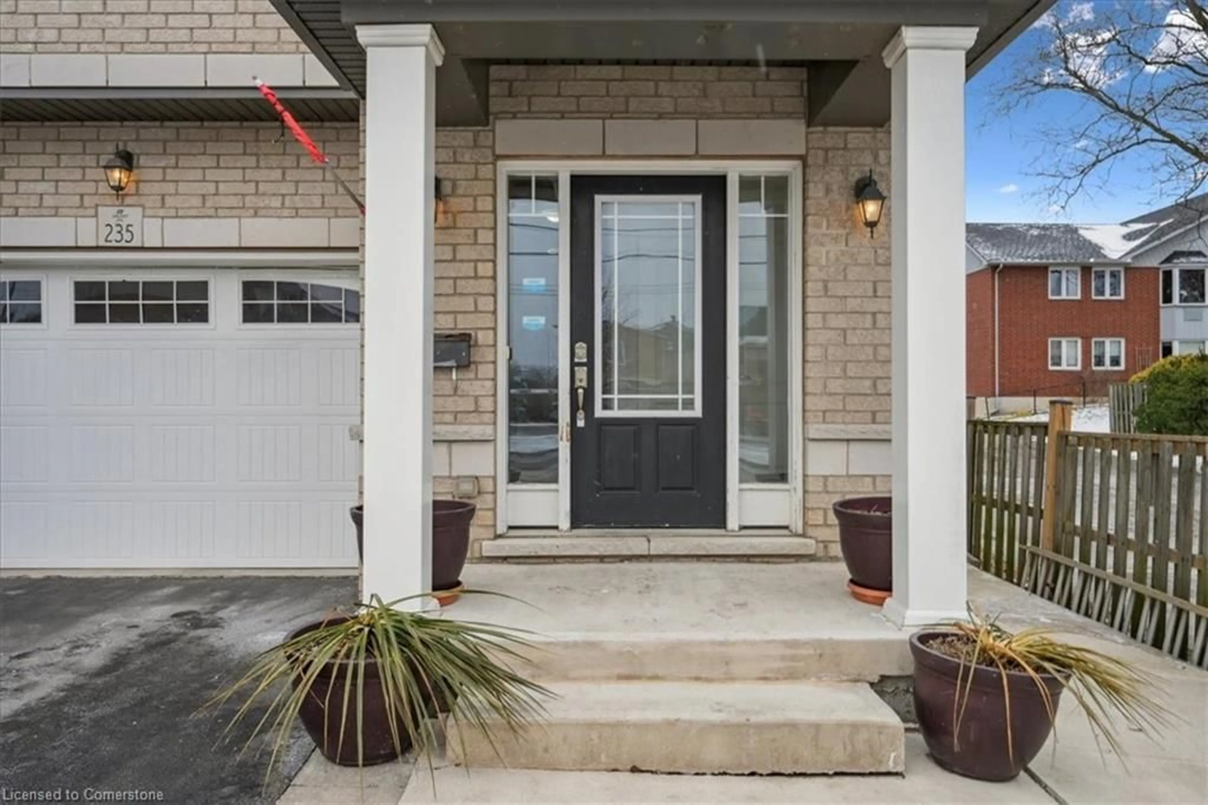 Indoor entryway for 235 Stone Church Rd, Hamilton Ontario L9B 1B1