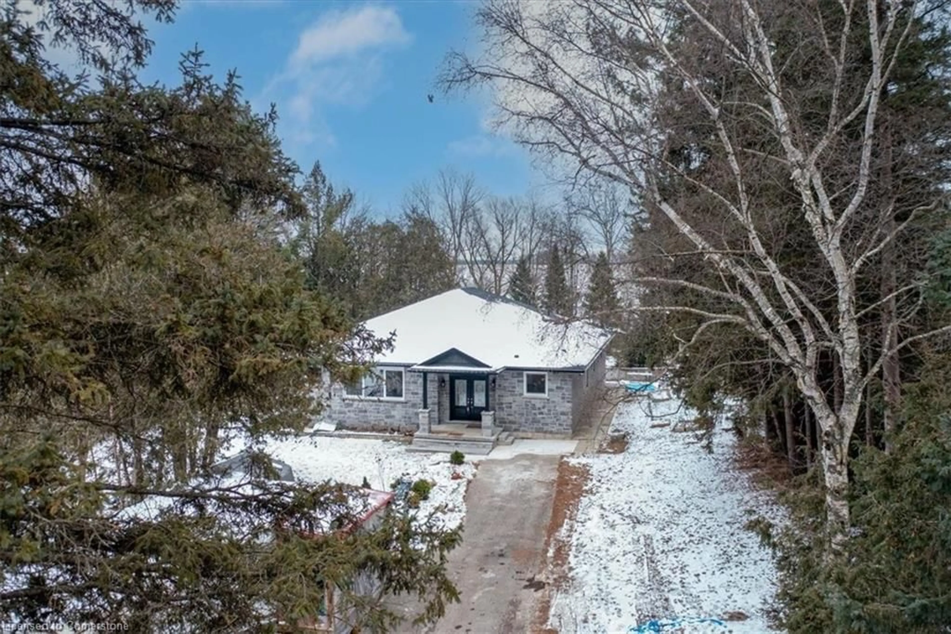 A pic from outside/outdoor area/front of a property/back of a property/a pic from drone, building for 308 Governors Rd, Paris Ontario N3L 3E1