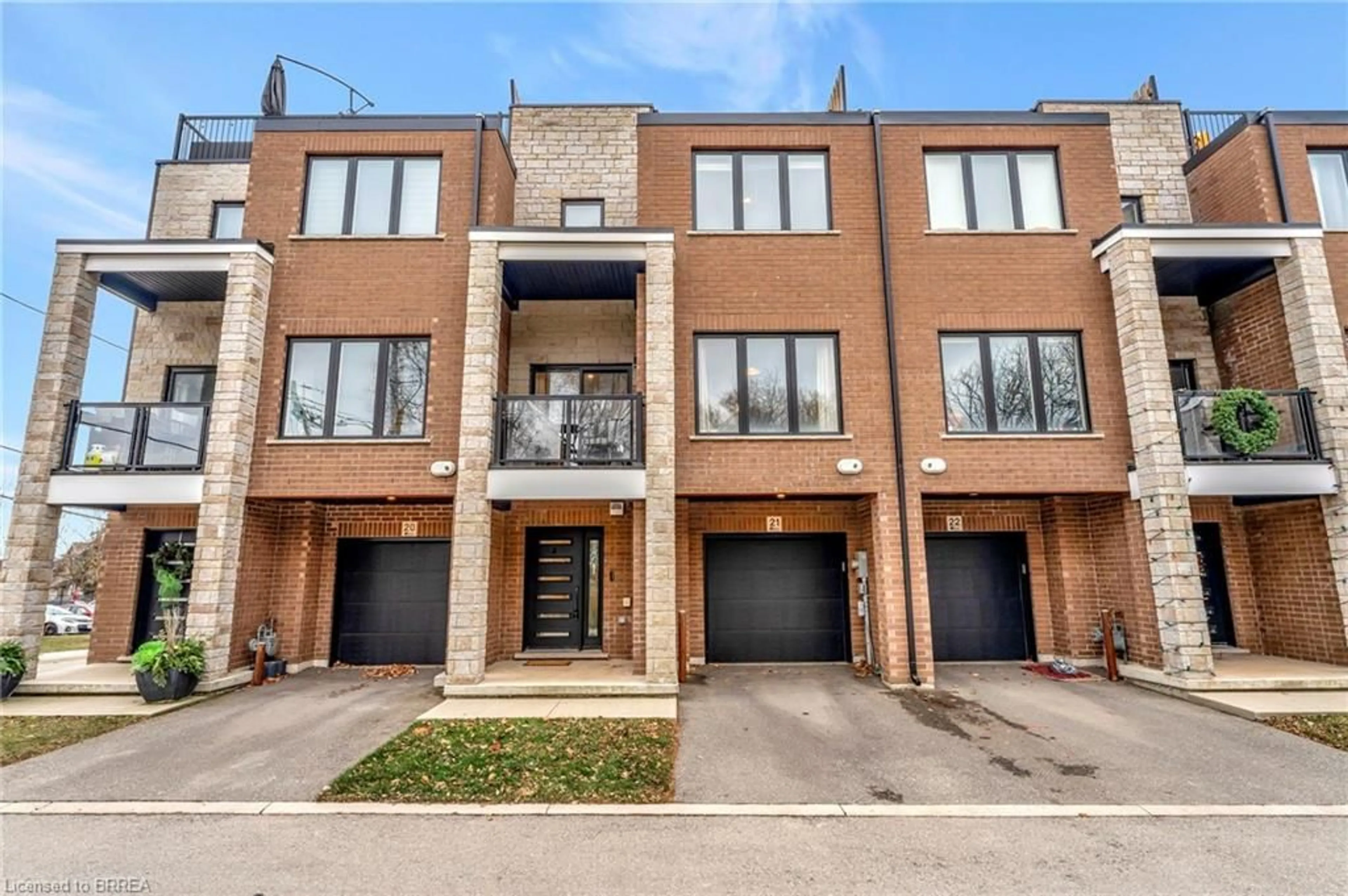 Home with brick exterior material, street for 33 Jarvis St #21, Brantford Ontario N3T 4A7