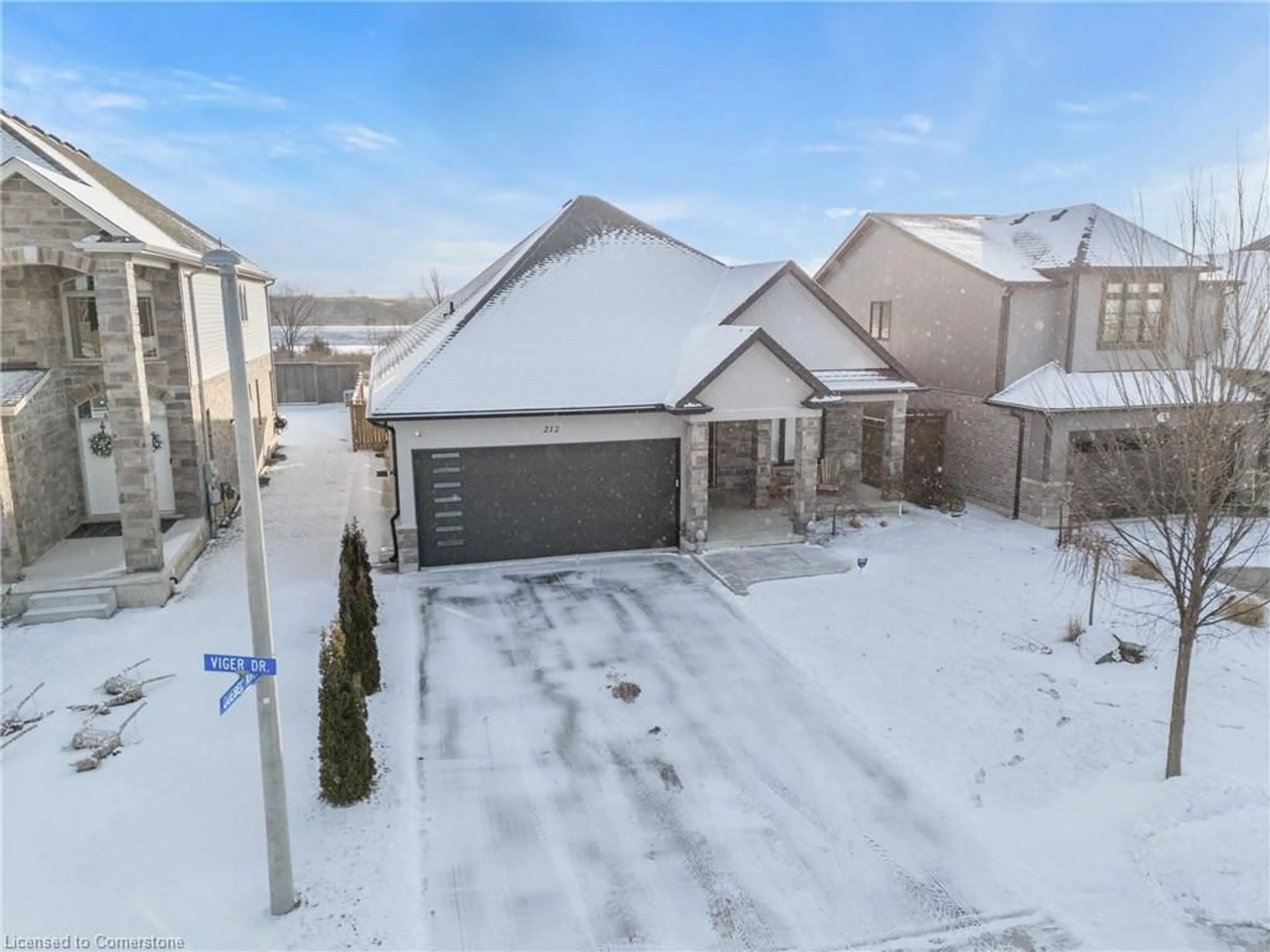 A pic from outside/outdoor area/front of a property/back of a property/a pic from drone, street for 212 Viger Dr, Welland Ontario L3B 0E4