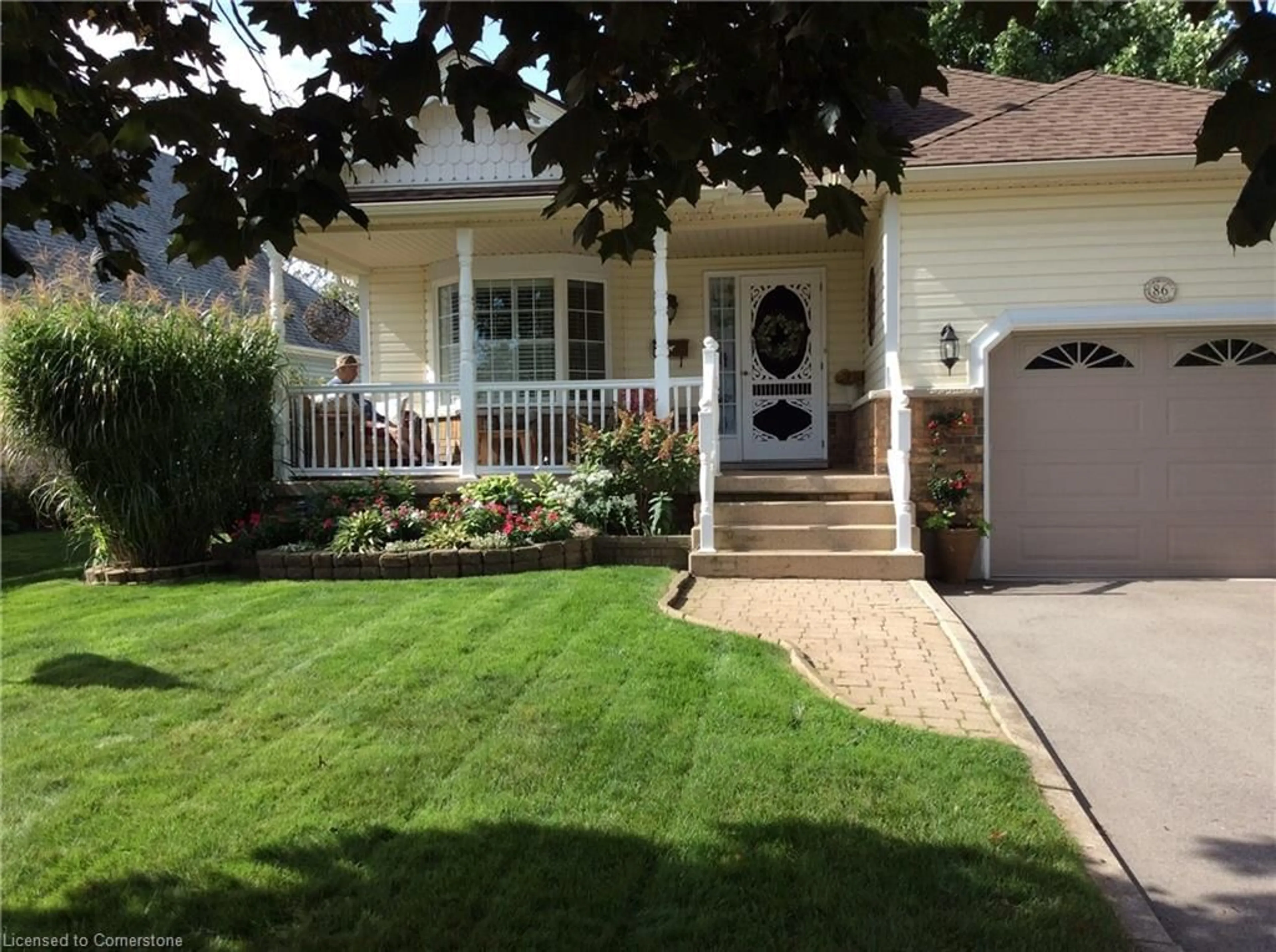 Home with vinyl exterior material, street for 86 Griffith Dr, Grimsby Ontario L3M 5K9