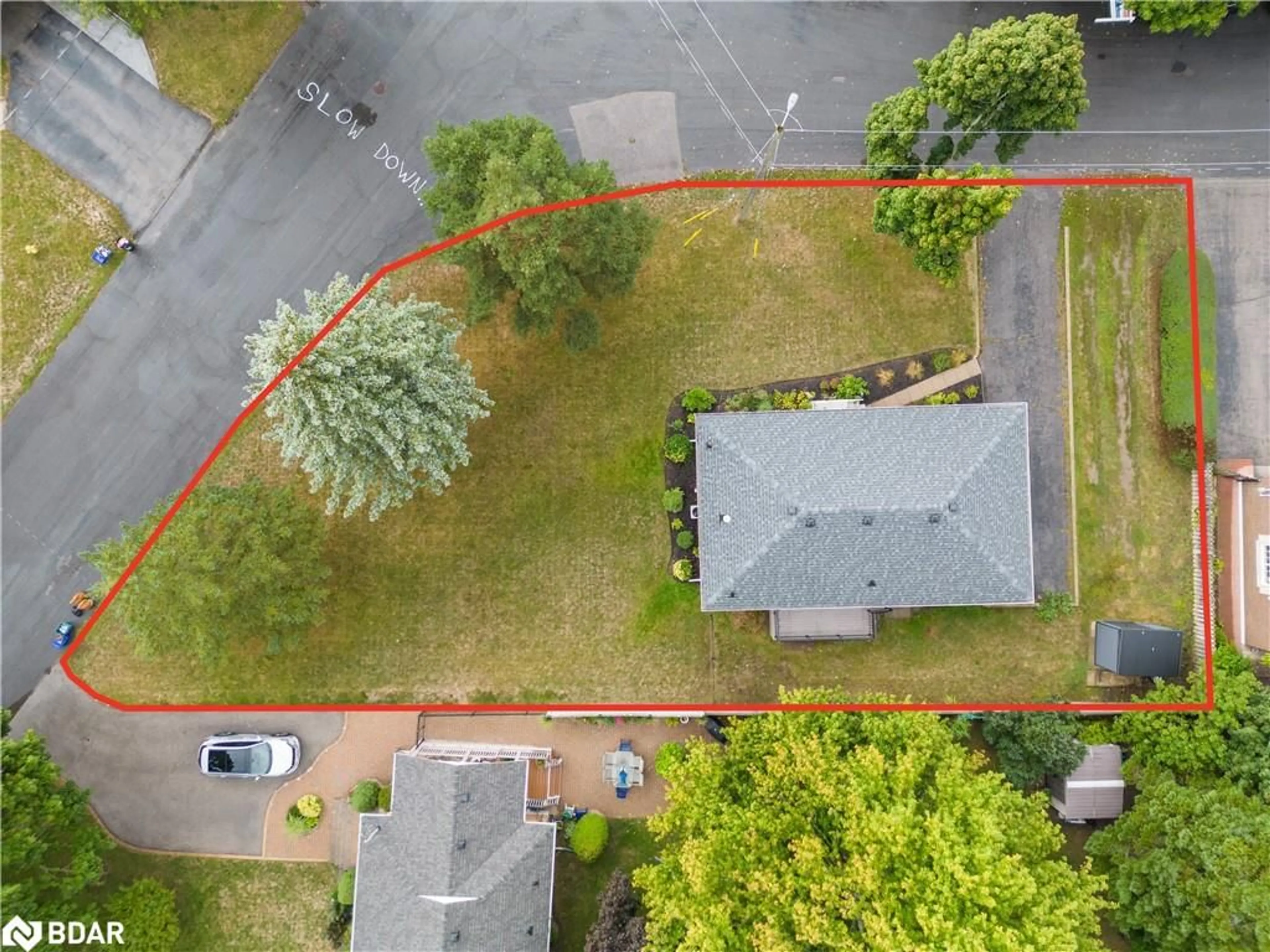 A pic from outside/outdoor area/front of a property/back of a property/a pic from drone, street for 50 Hickery Pl, Brantford Ontario N3S 3C8