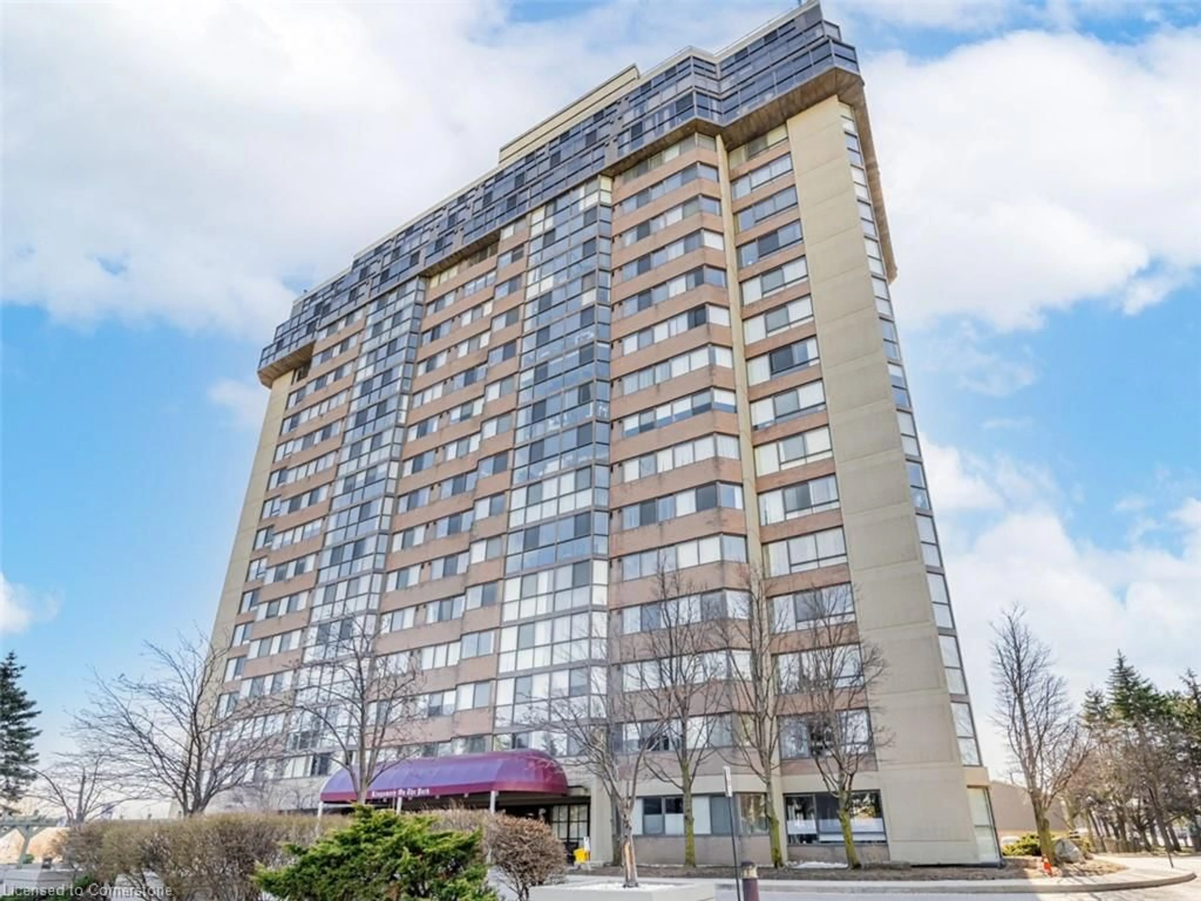 Indoor foyer for 880 Dundas St #UPH7, Mississauga Ontario L5C 4H3