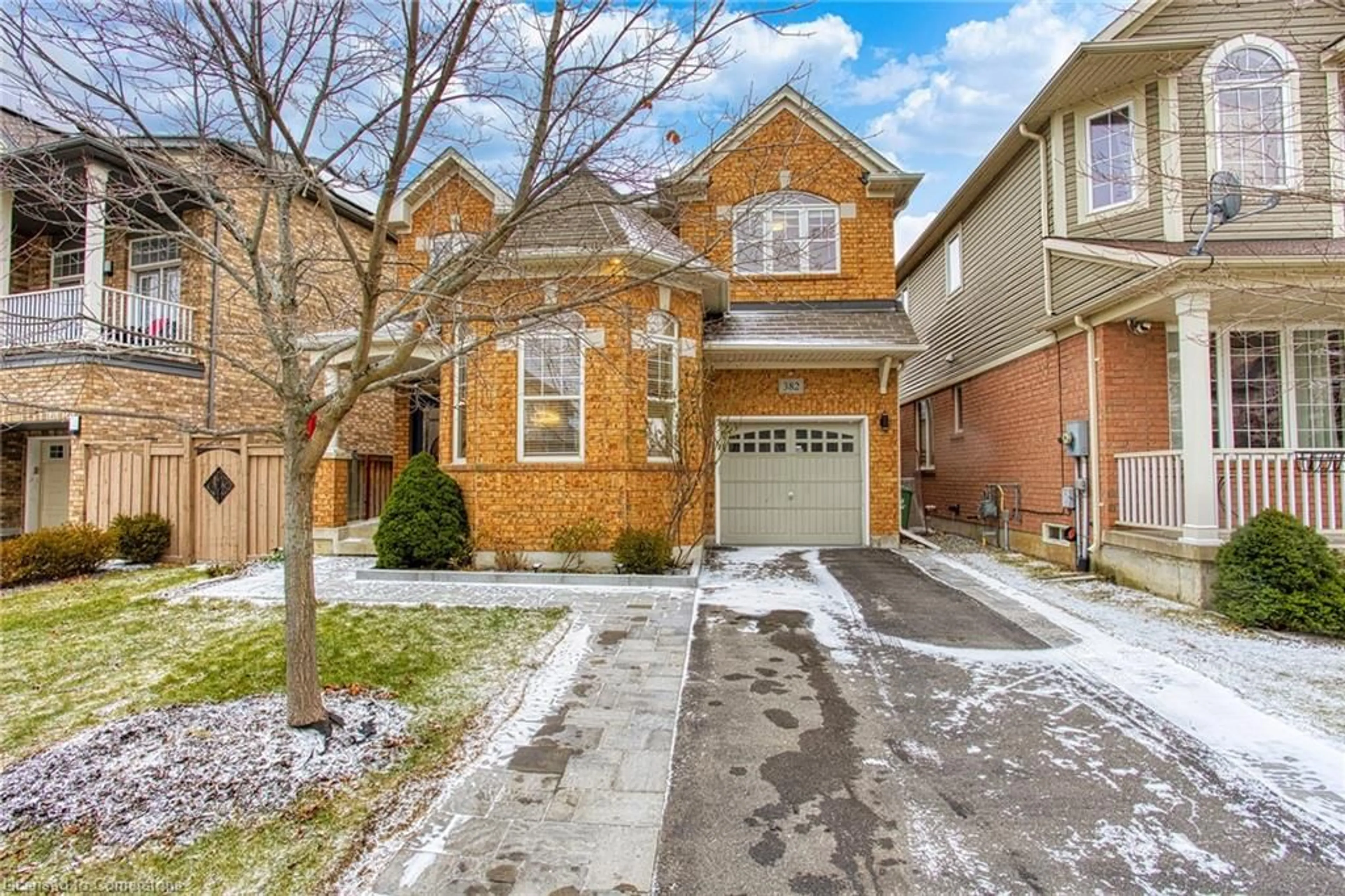 Home with brick exterior material, street for 382 Montreal Cir, Stoney Creek Ontario L8E 0C7