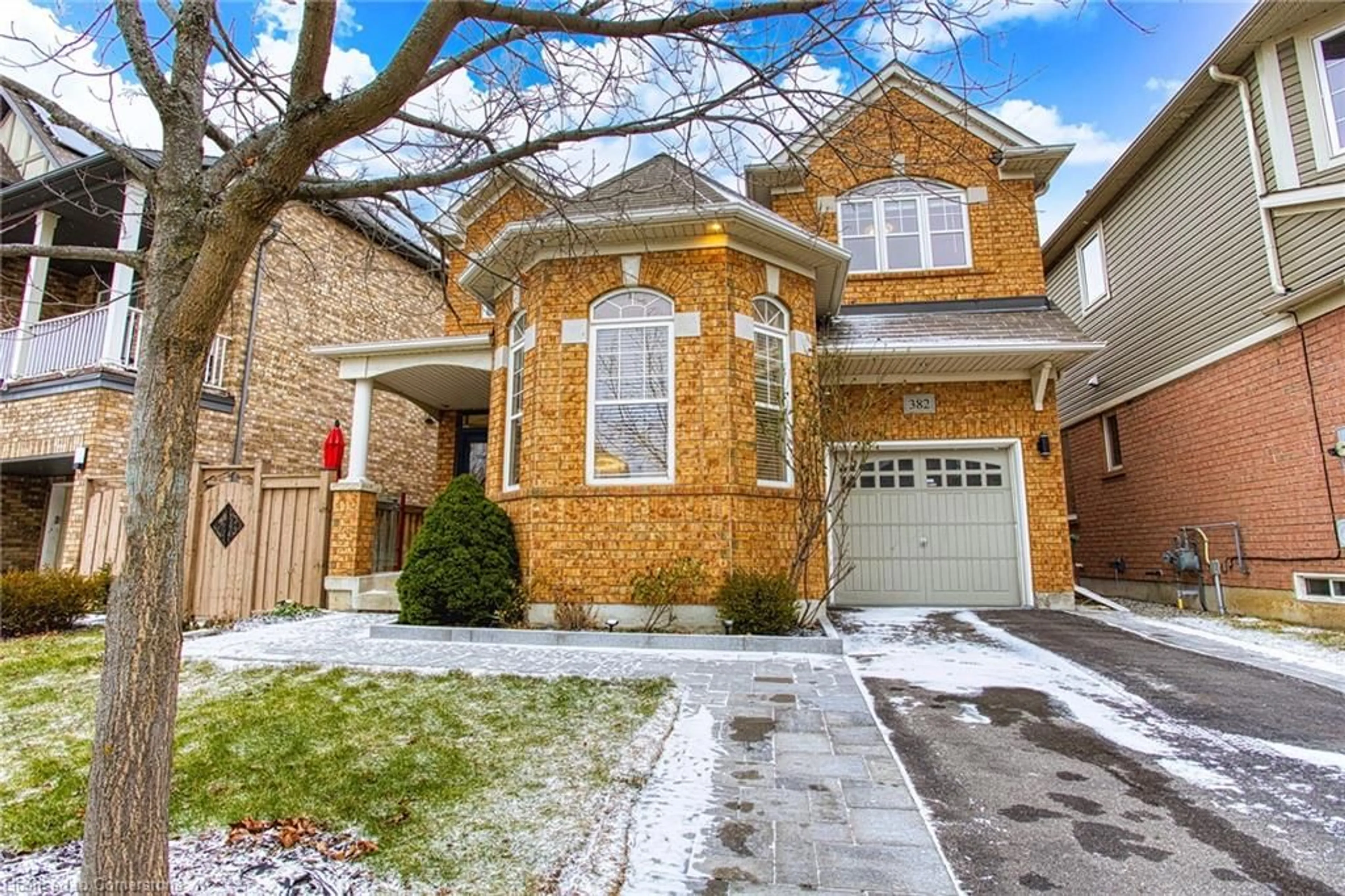 Home with brick exterior material, street for 382 Montreal Cir, Stoney Creek Ontario L8E 0C7