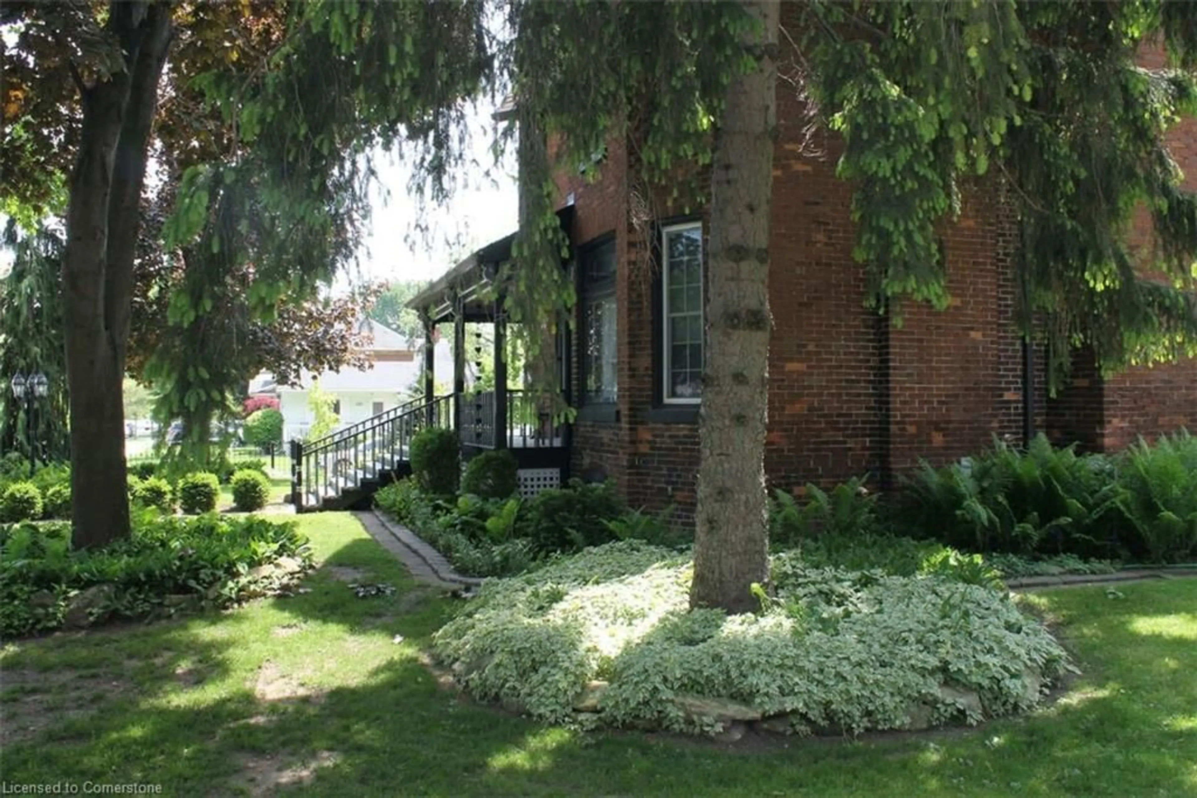 Patio, street for 213 Vidal St, Sarnia Ontario N7T 2T4